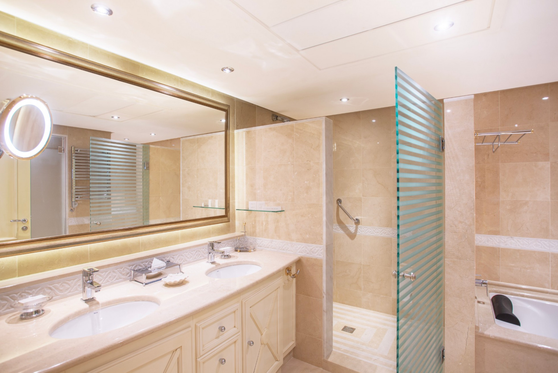 Opulent Six-Bedroom Seafront Penthouse in Kempinski Hotel Bahia, Estepona — photo 20