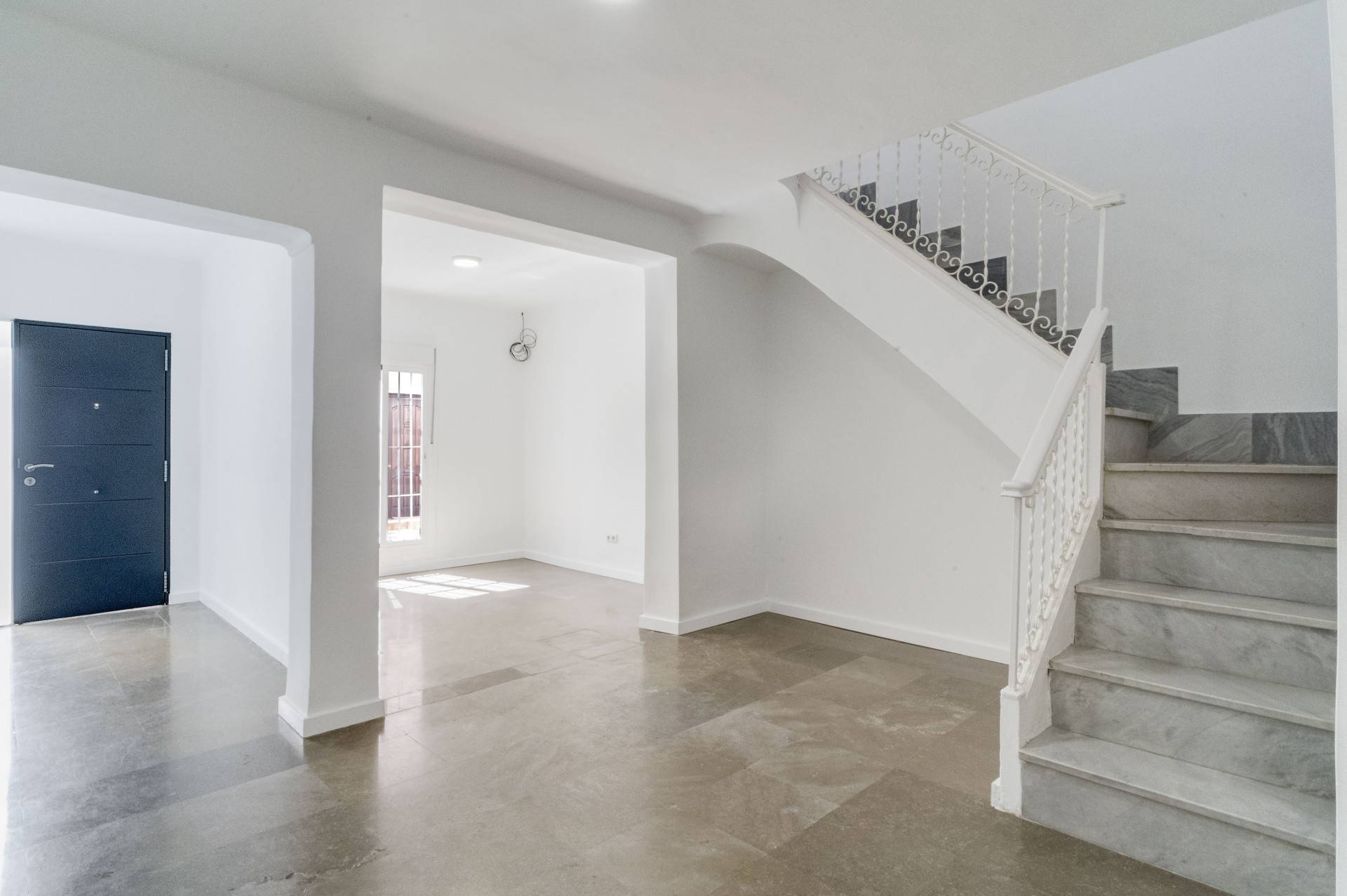 Exclusive semi-detached house renovated in the center of Coín, Malaga — photo 1