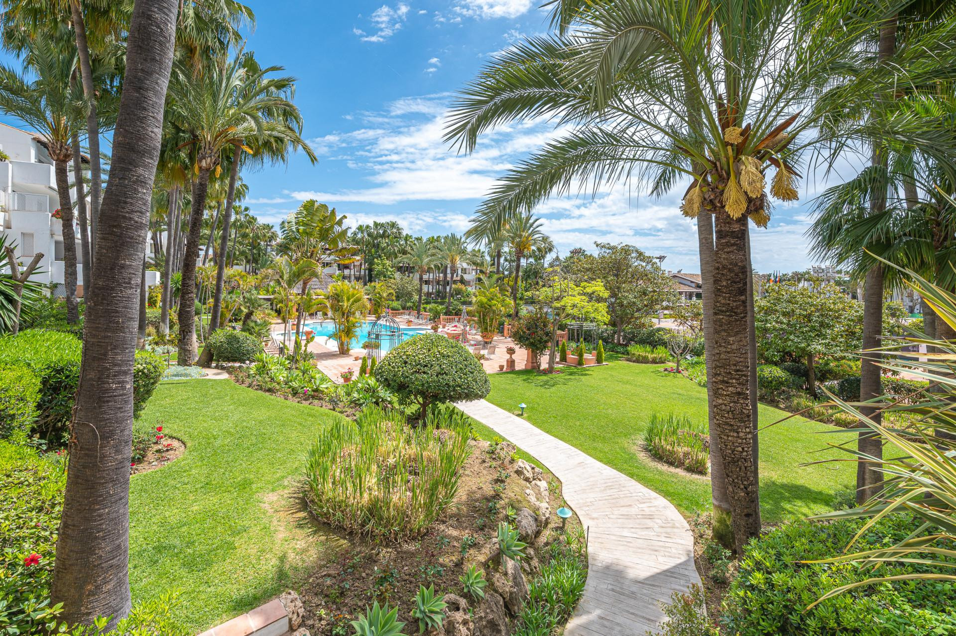 Atico dúplex impresionante en Marina Puente Romano, Marbella Milla de Oro — foto 30