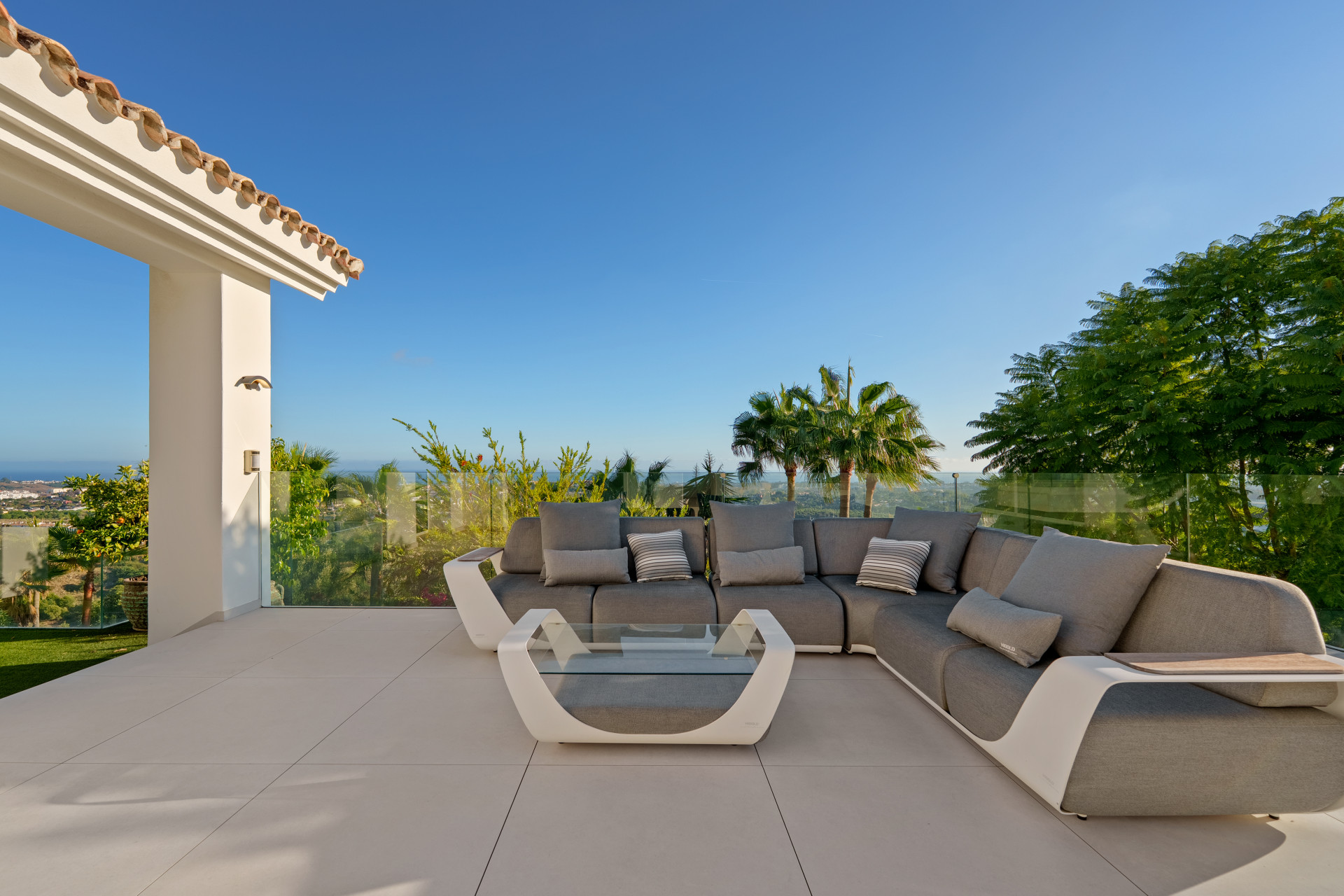Prachtige villa met 9 Slaapkamers met panoramisch uitzicht op zee in Puerto del Almendro, Benahavis — foto 39