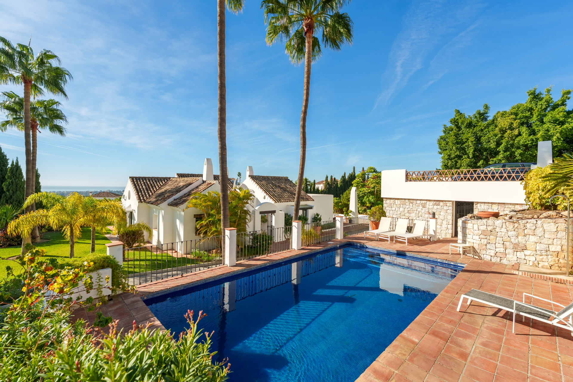 Prachtige villa met 9 Slaapkamers met panoramisch uitzicht op zee in Puerto del Almendro, Benahavis — foto 46