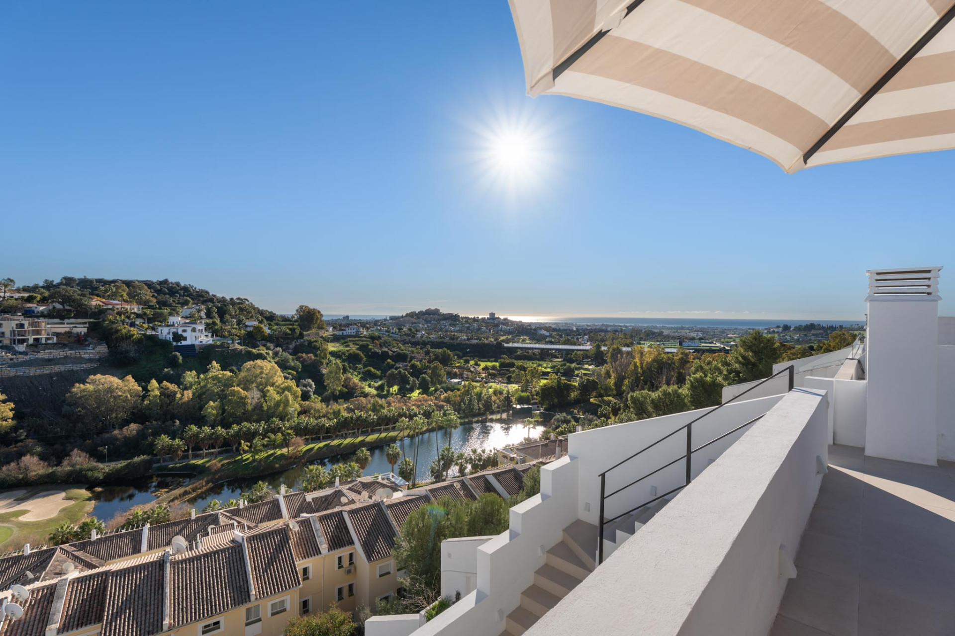 Luxe Duplex Penthouse in La Quinta, Benahavis met panoramisch uitzicht — foto 17
