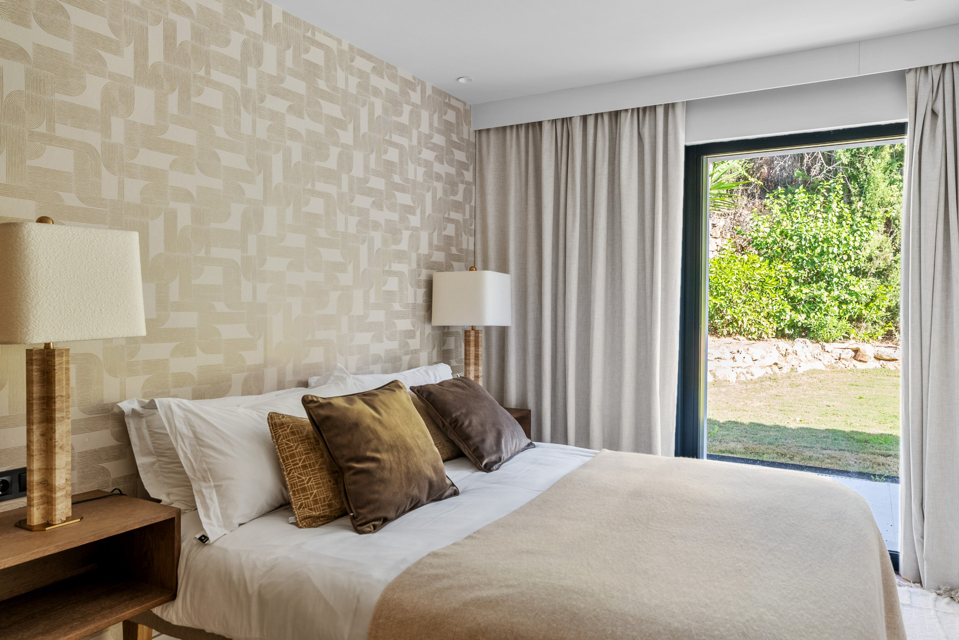 Escandinavo contemporáneo Villa en Nueva Andalucía con Vistas panorámicas — foto 16