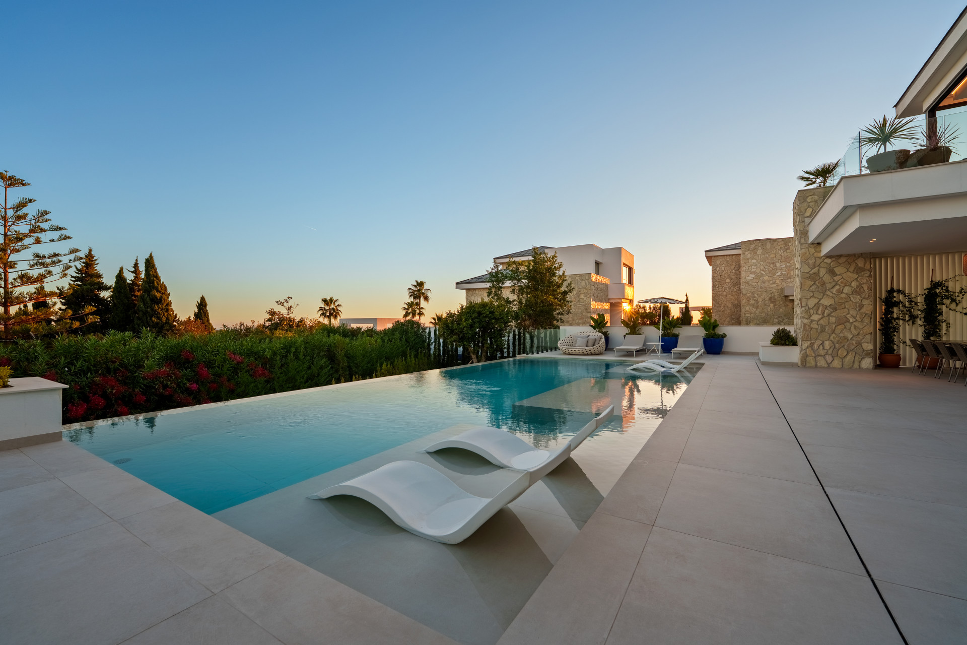 Moderne Villa in La Quinta, Benahavis mit Panoramablick und außergewöhnlichen Annehmlichkeiten — Foto 36