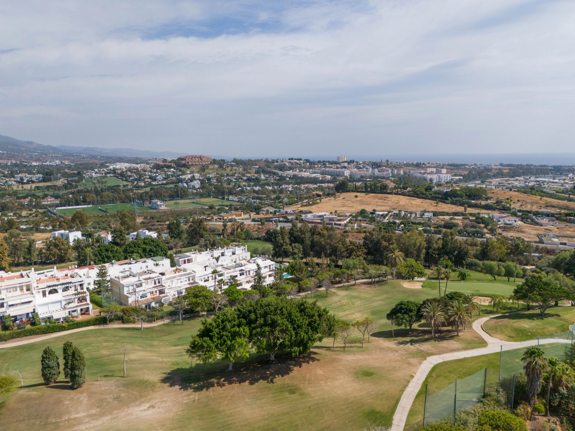 Luxurious Front Line Golf Semi Unifamiliar aislada en Las Terrazas de la Quinta, Benahavis — foto 21