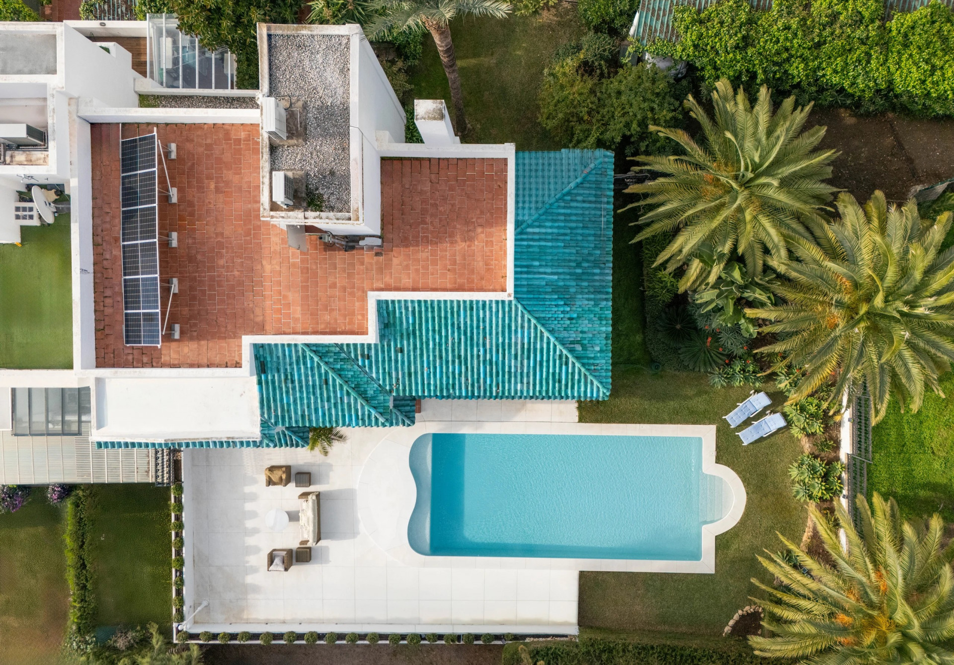 Luxurious Front Line Golf Semi Unifamiliar aislada en Las Terrazas de la Quinta, Benahavis — foto 19
