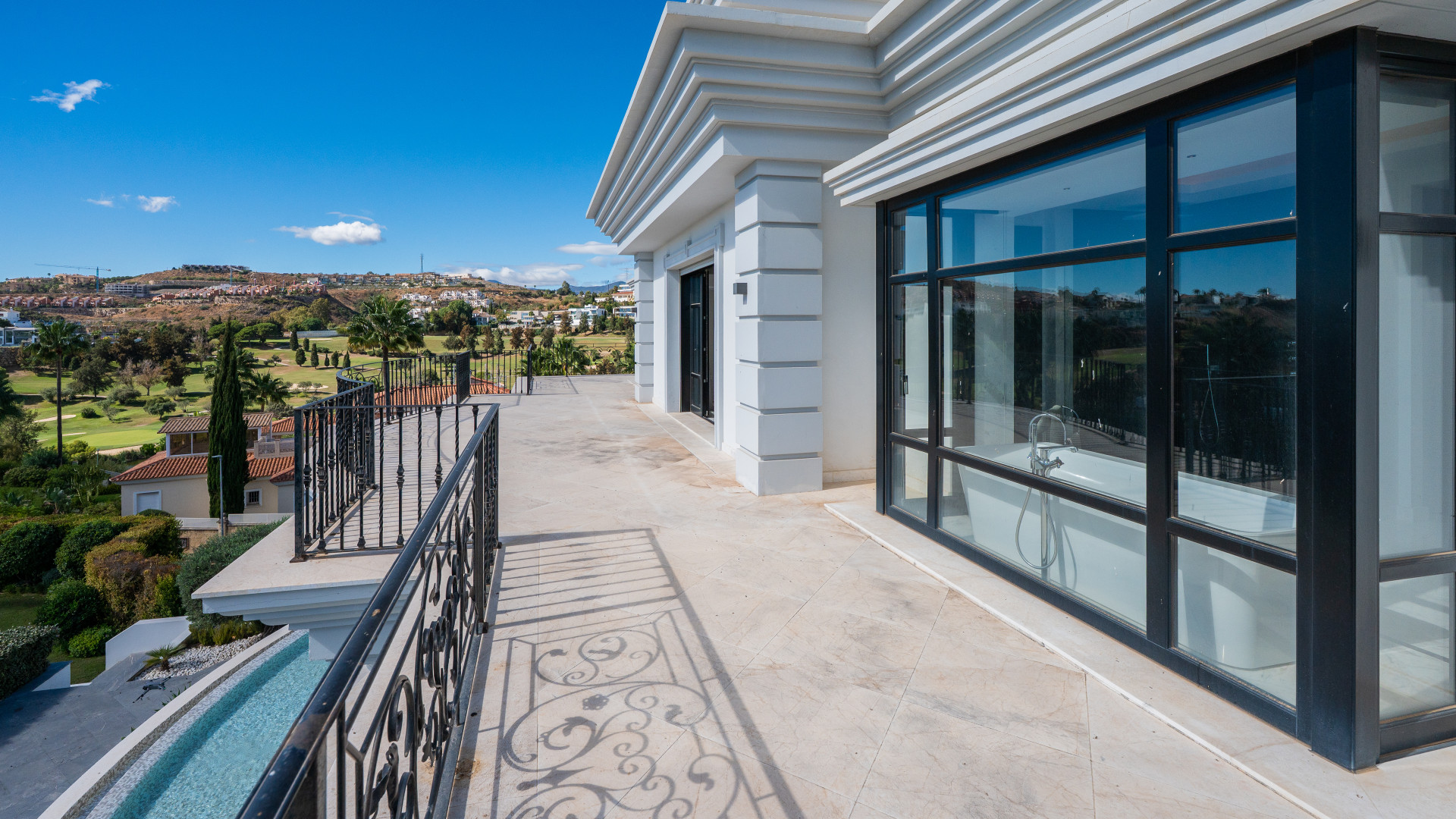 Gran Villa Clásica con Vistas al Mar Panorámico y Golf en La Alqueria, Mijas, Málaga — foto 25