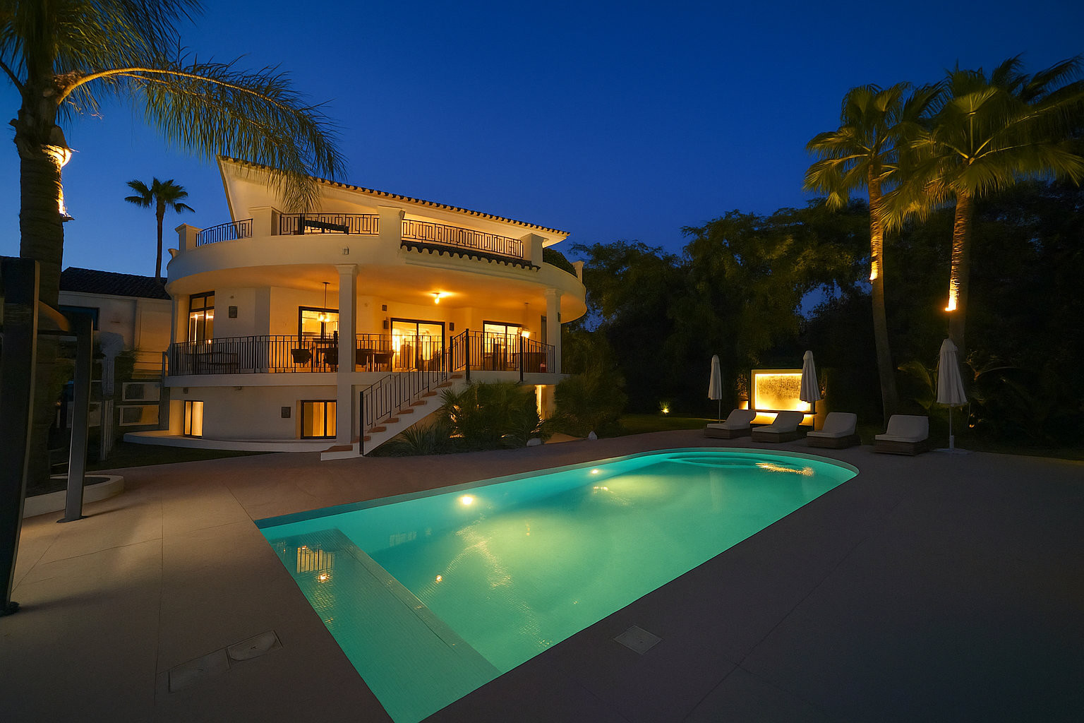 Elegant Villa with Panoramic Views in La Quinta, Benahavis — photo 32