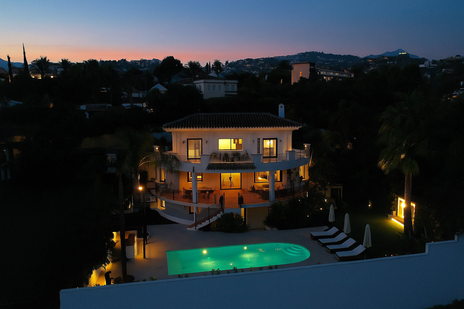Elegant Villa with Panoramic Views in La Quinta, Benahavis — photo 33