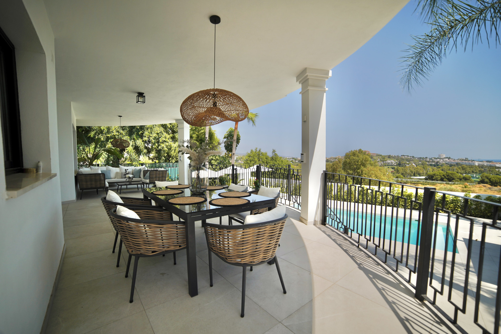 Elegant Villa with Panoramic Views in La Quinta, Benahavis — photo 24