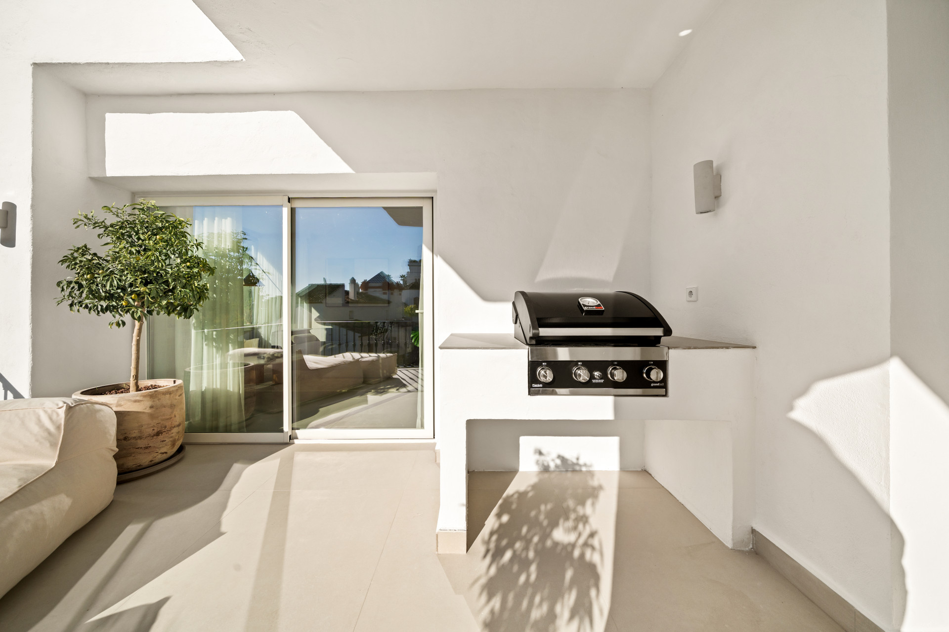 Luxurious Key Ready Duplex with Panoramic Views in Eagles Village, Benahavis — photo 21