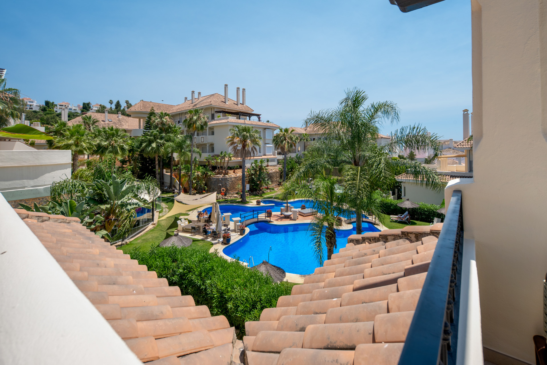 Duplex penthouse op het zuiden in Nueva Andalucía — foto 31