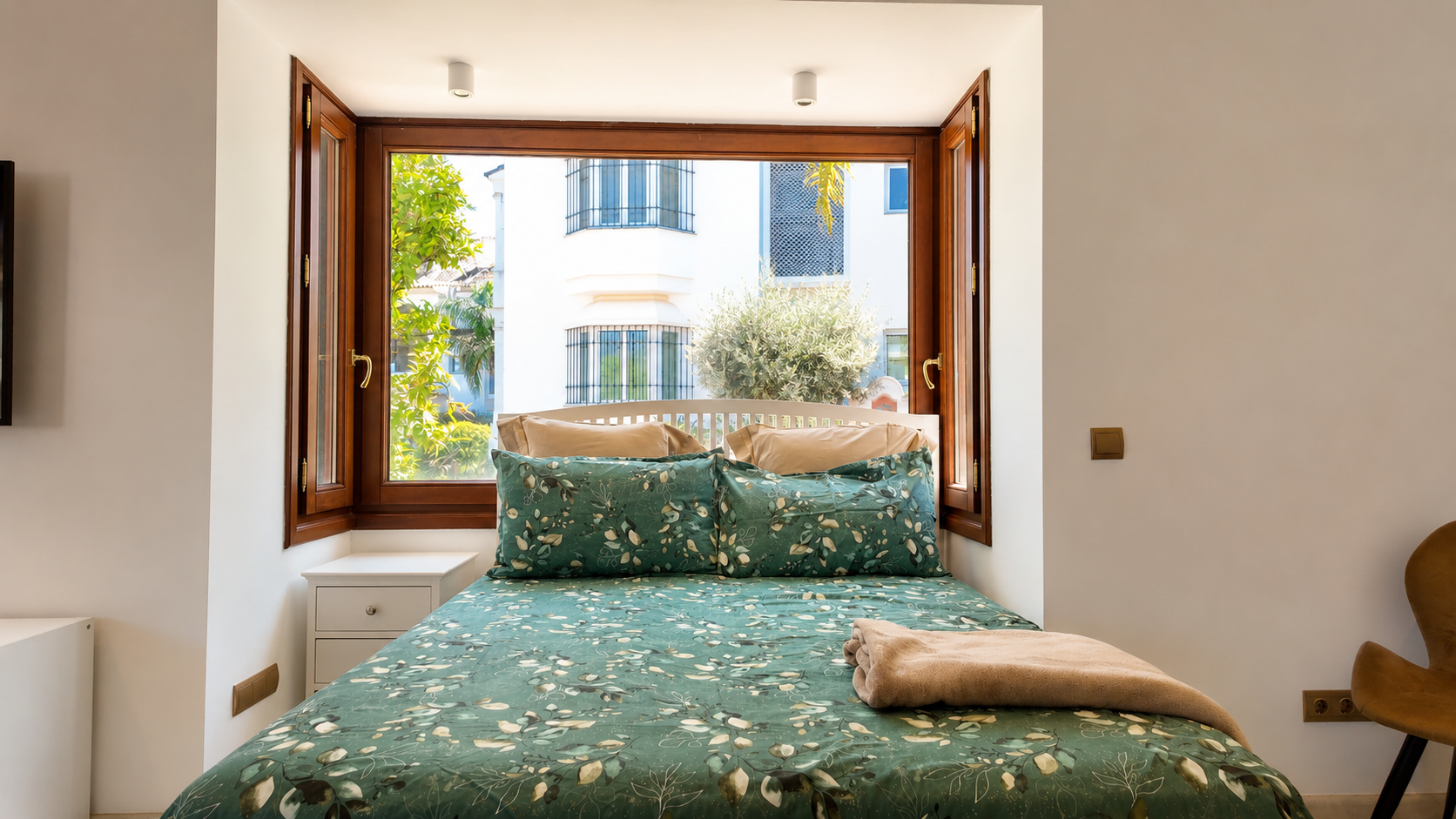 A Truly One-of-a-Kind Single-Level Luxury Apartment with Independent Entrance in Monte Paraiso, Marbella Golden Mile. — photo 25