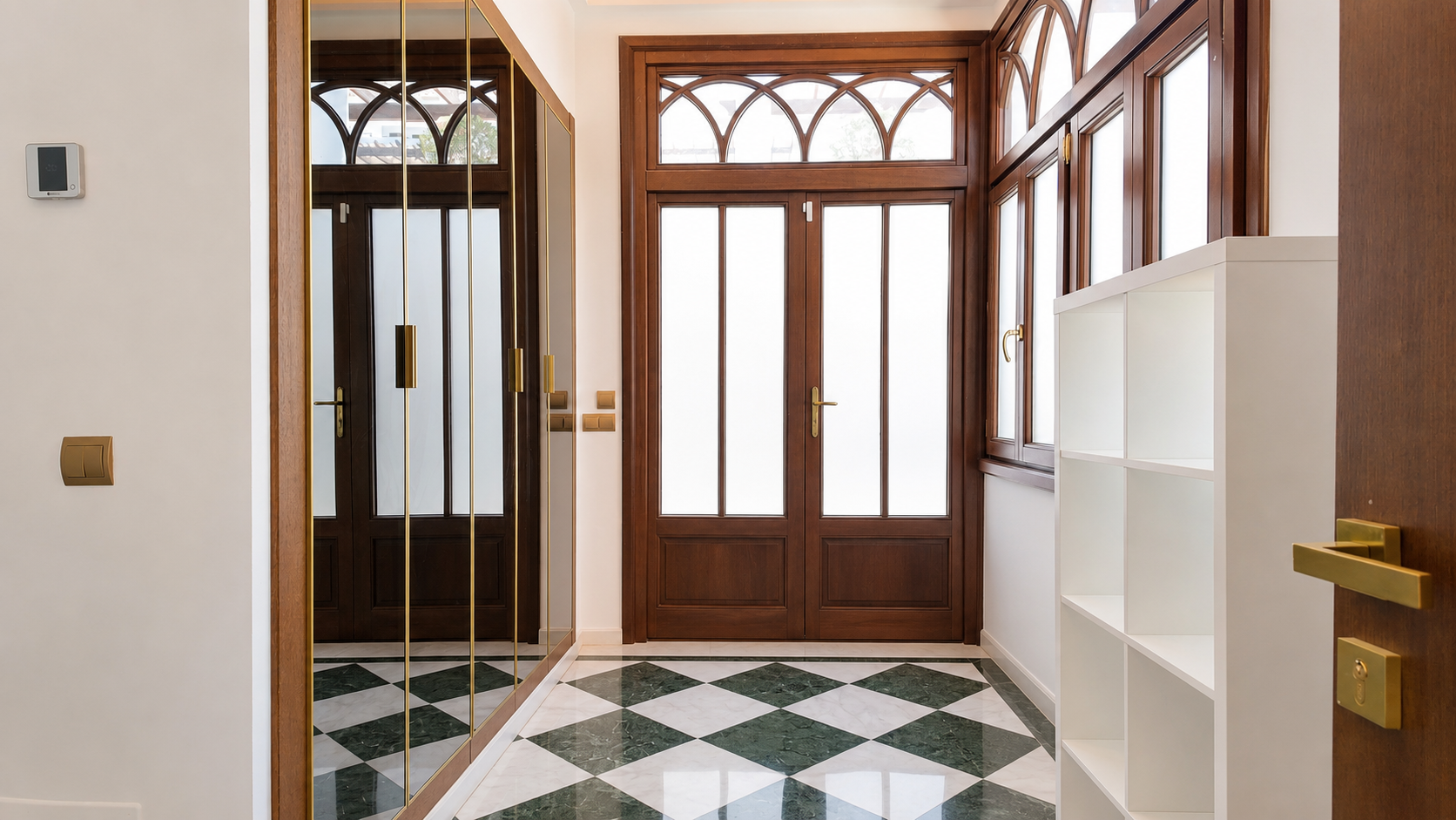 A Truly One-of-a-Kind Single-Level Luxury Apartment with Independent Entrance in Monte Paraiso, Marbella Golden Mile. — photo 33