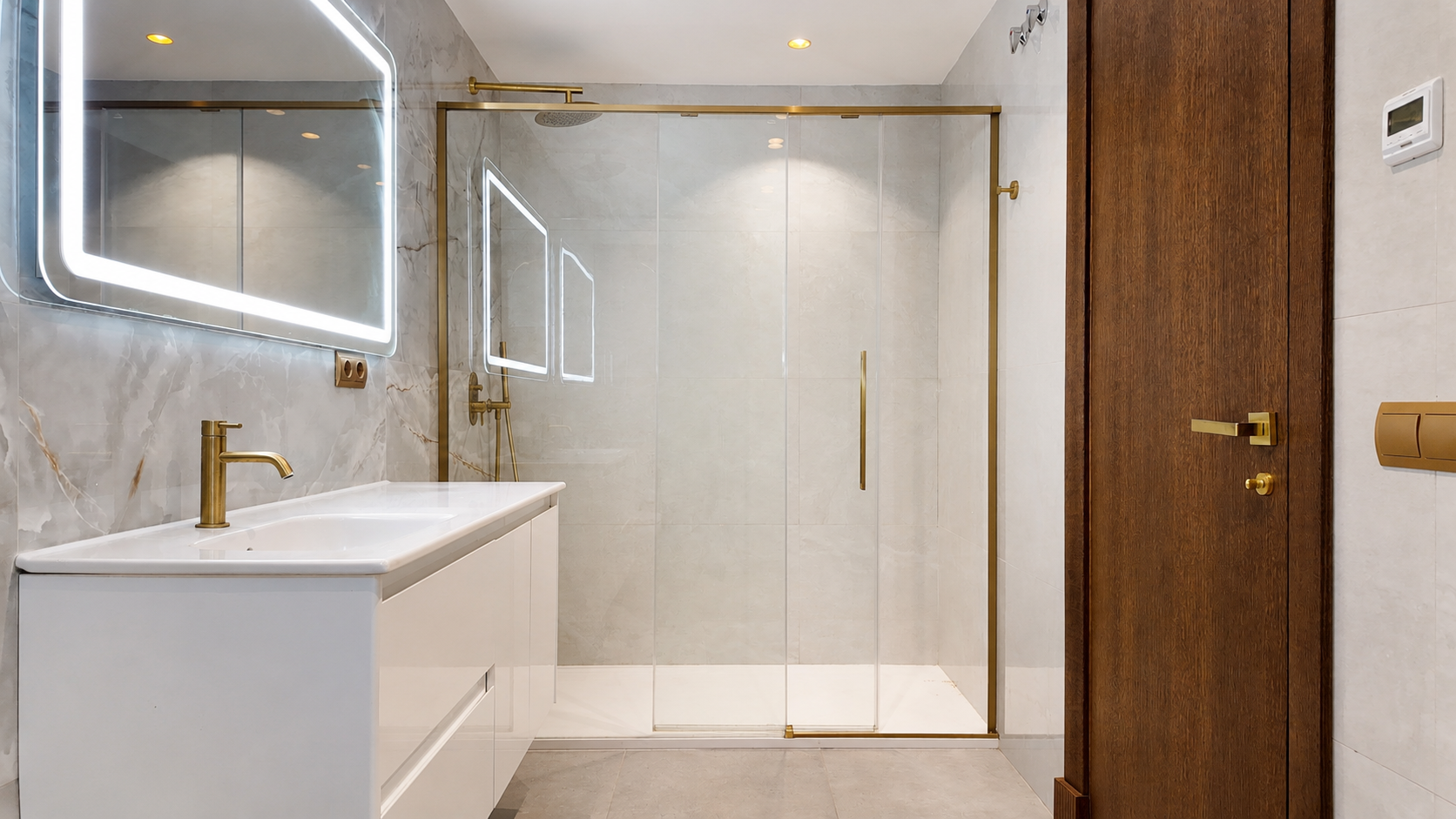 A Truly One-of-a-Kind Single-Level Luxury Apartment with Independent Entrance in Monte Paraiso, Marbella Golden Mile. — photo 30