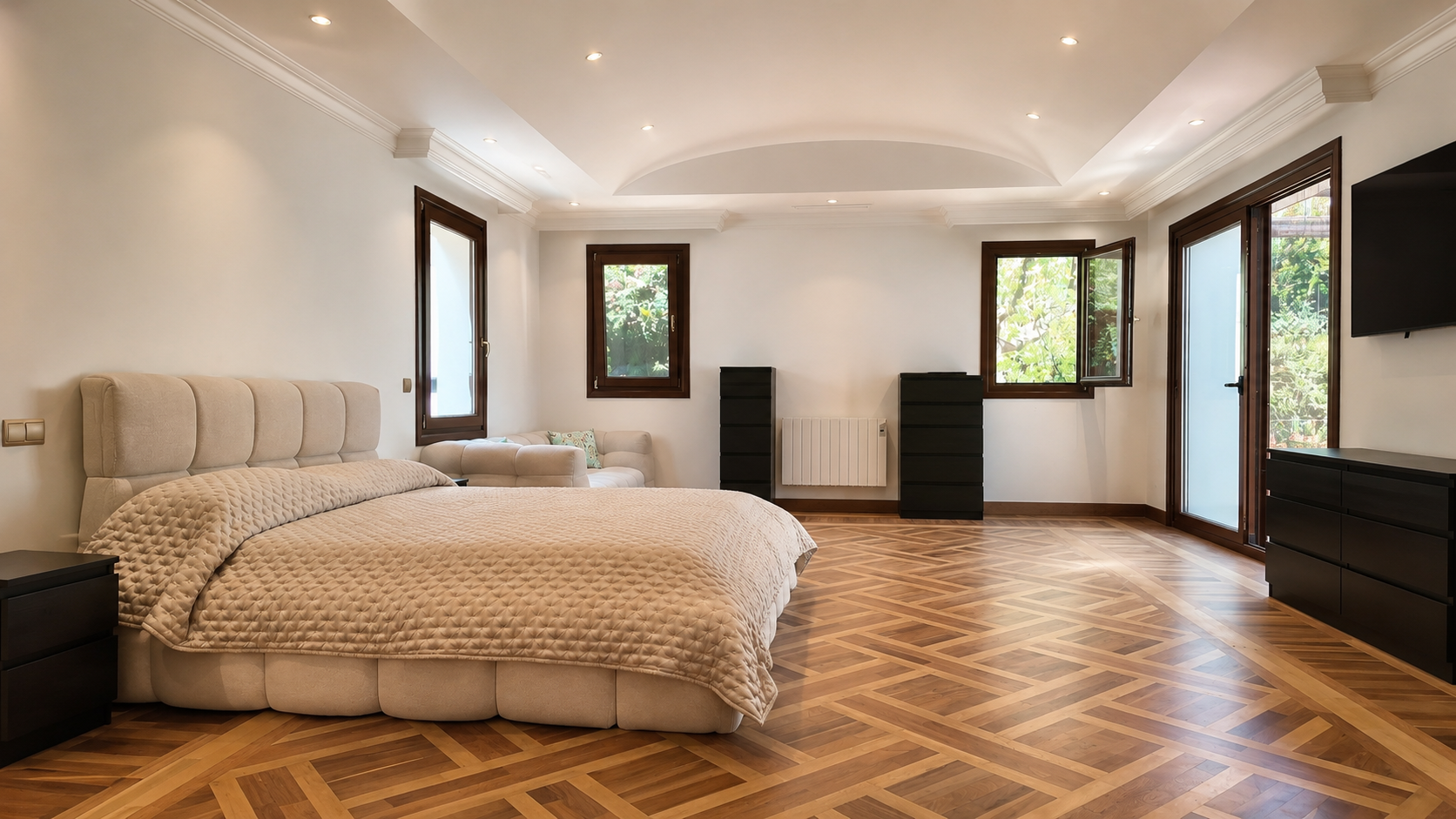 A Truly One-of-a-Kind Single-Level Luxury Apartment with Independent Entrance in Monte Paraiso, Marbella Golden Mile. — photo 17