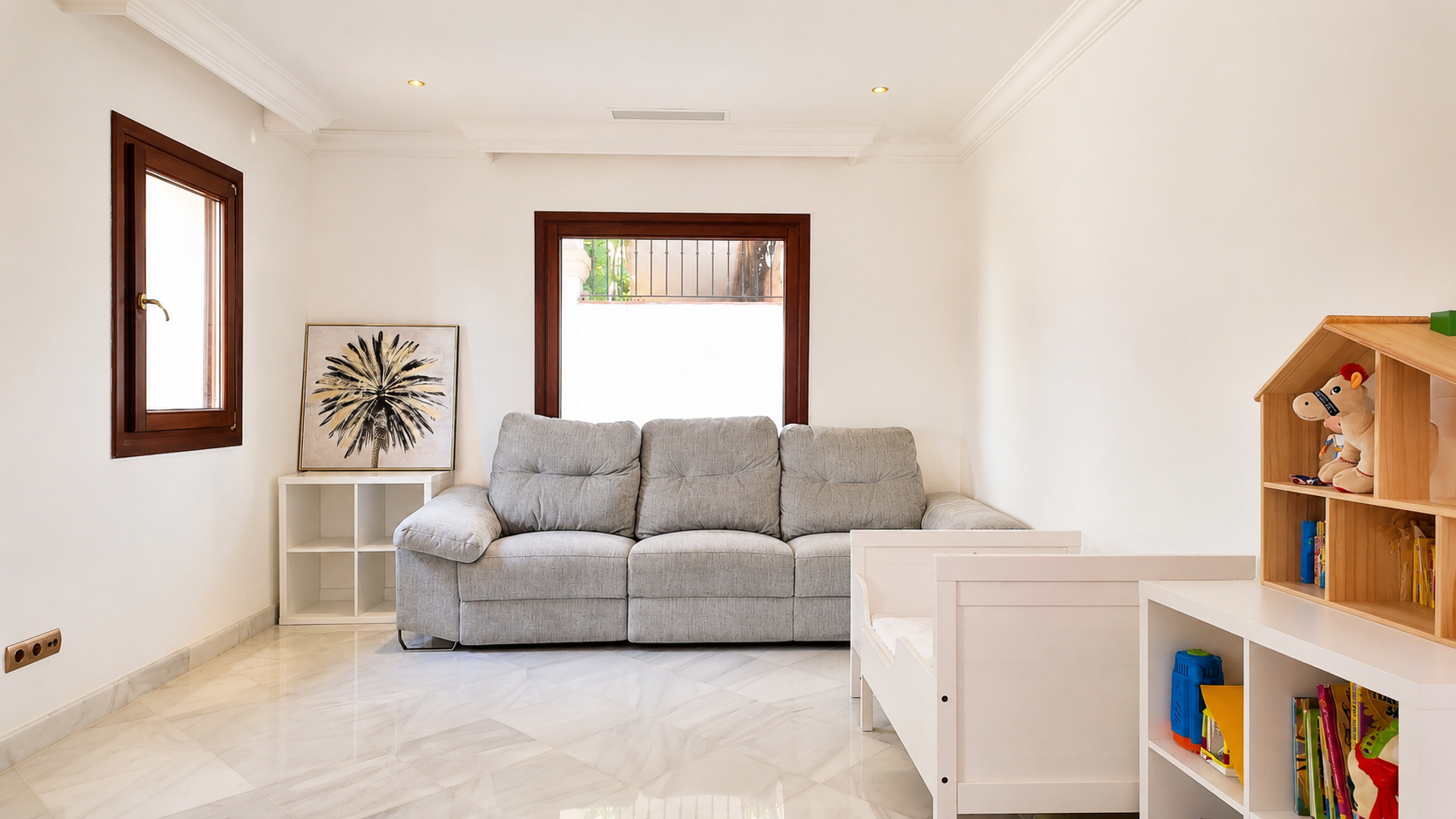 A Truly One-of-a-Kind Single-Level Luxury Apartment with Independent Entrance in Monte Paraiso, Marbella Golden Mile. — photo 32