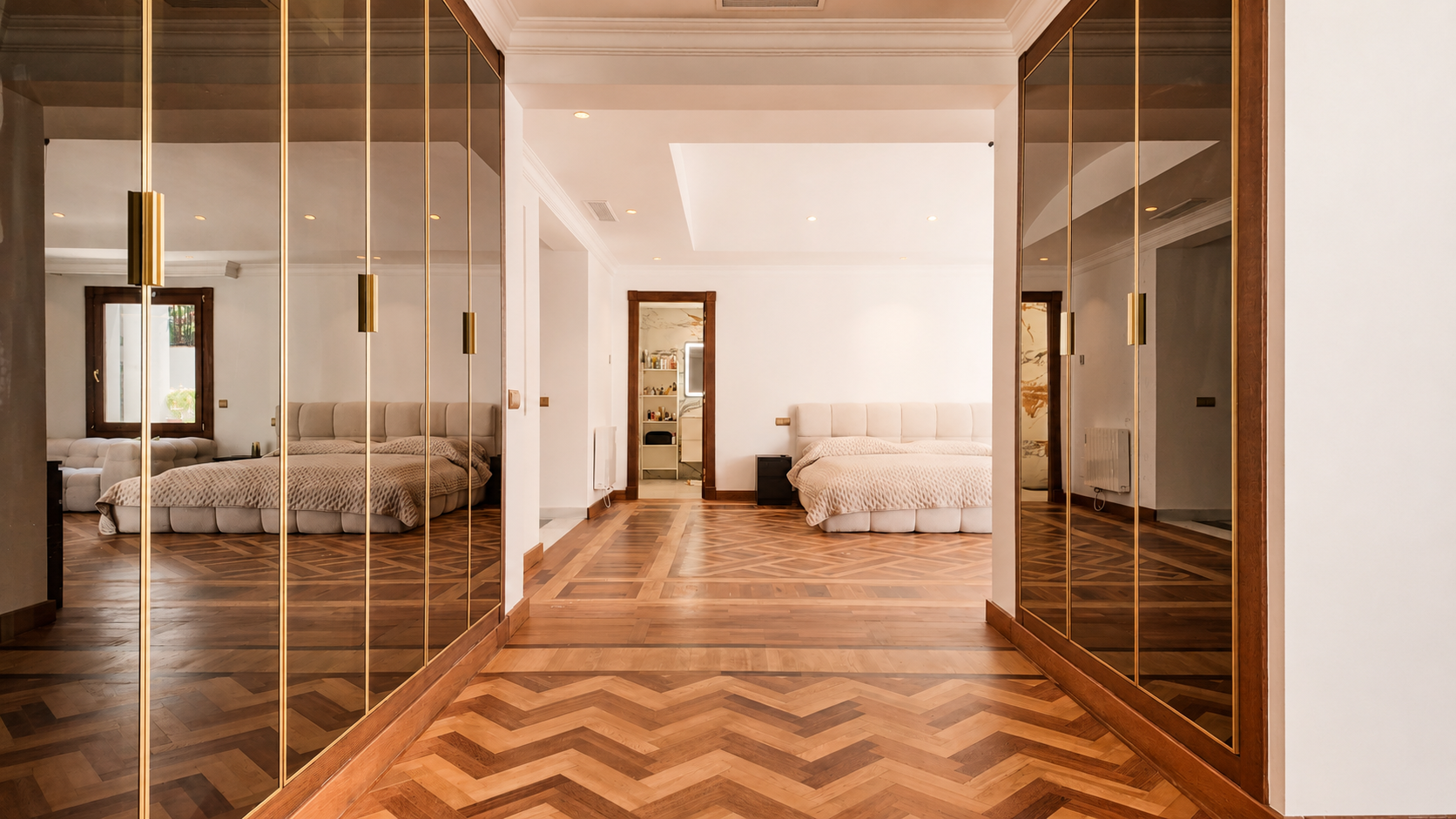 A Truly One-of-a-Kind Single-Level Luxury Apartment with Independent Entrance in Monte Paraiso, Marbella Golden Mile. — photo 19