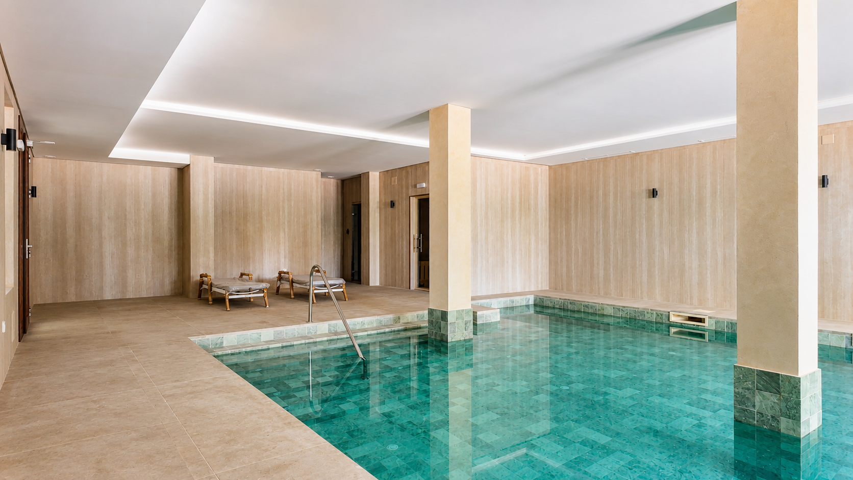 A Truly One-of-a-Kind Single-Level Luxury Apartment with Independent Entrance in Monte Paraiso, Marbella Golden Mile. — photo 43