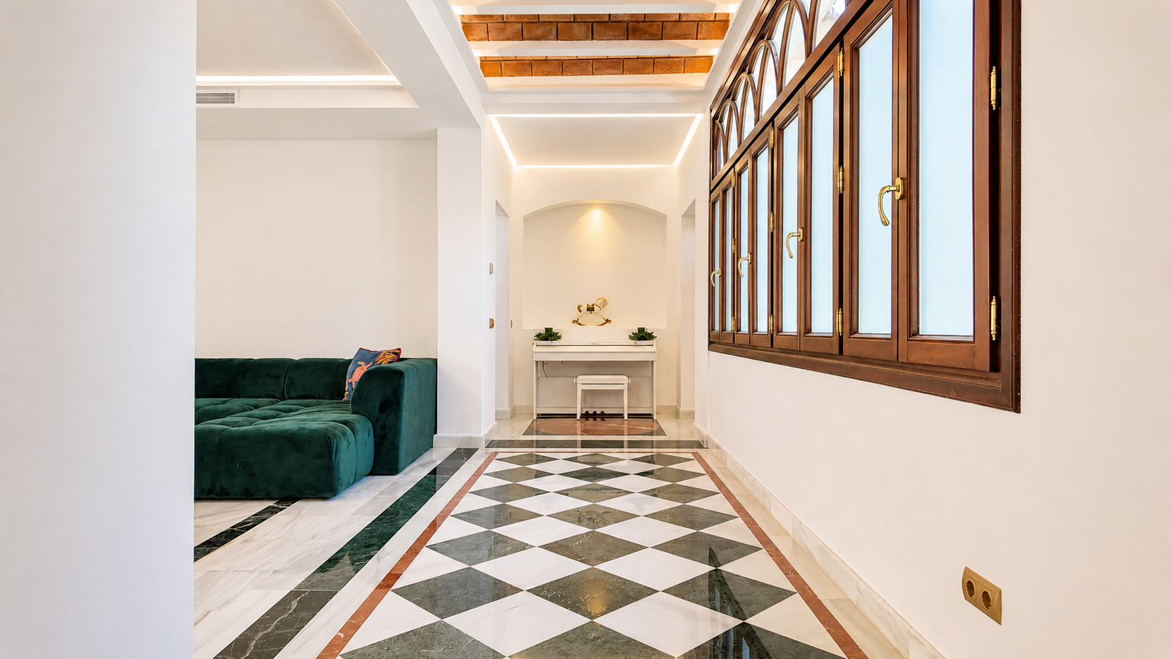 A Truly One-of-a-Kind Single-Level Luxury Apartment with Independent Entrance in Monte Paraiso, Marbella Golden Mile. — photo 24