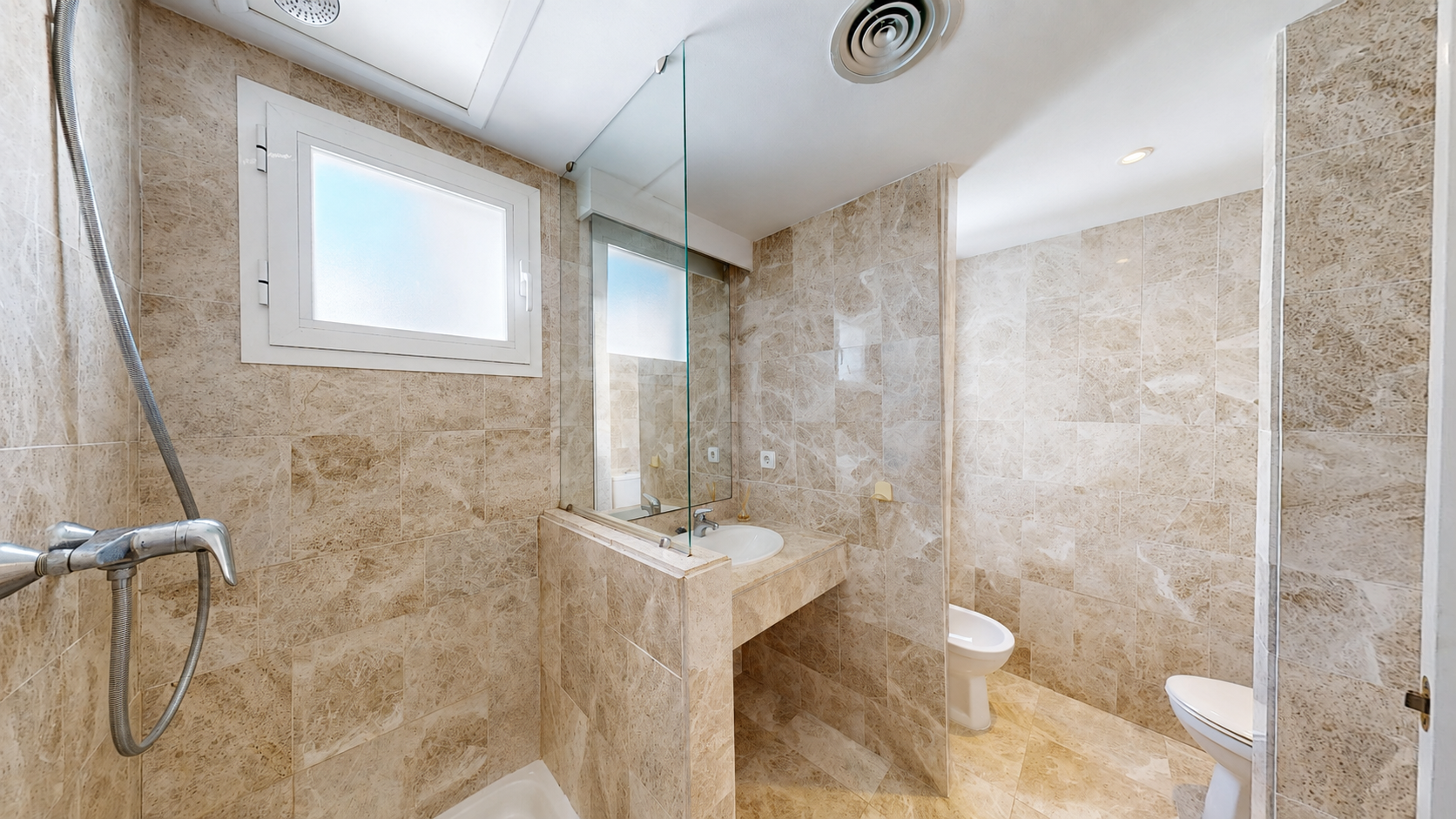 Duplex Penthouse mit Touristenlizenz in Los Naranjos de Marbella, Nueva Andalucía — Foto 24