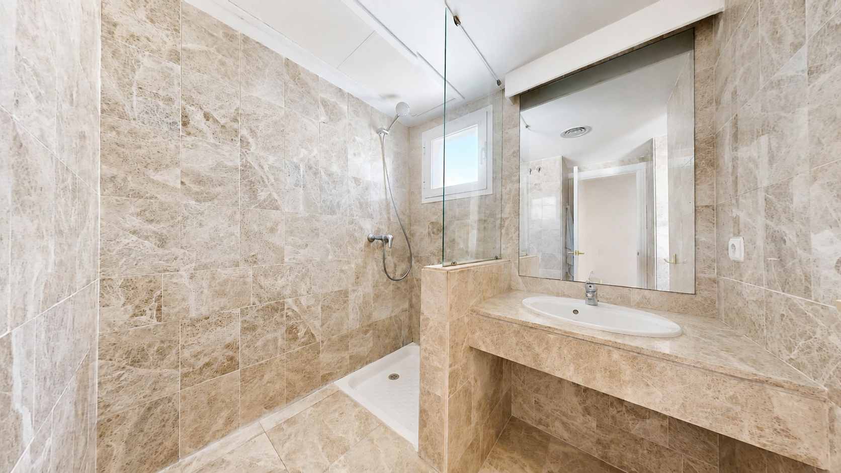 Duplex Penthouse mit Touristenlizenz in Los Naranjos de Marbella, Nueva Andalucía — Foto 21