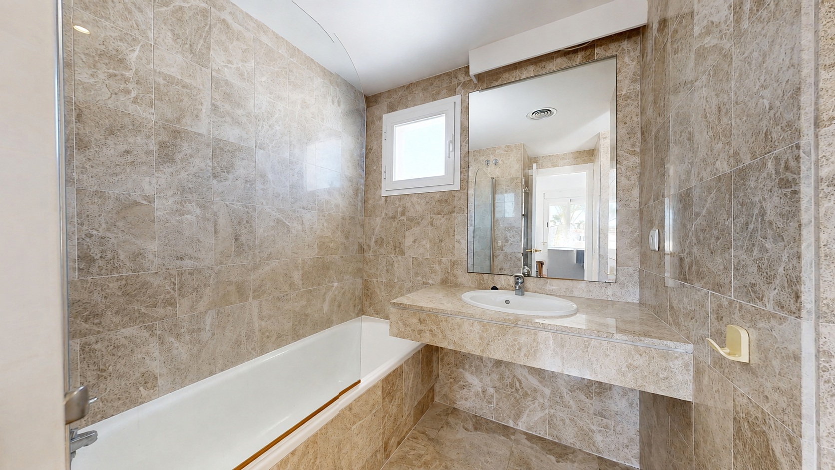 Duplex Penthouse mit Touristenlizenz in Los Naranjos de Marbella, Nueva Andalucía — Foto 31