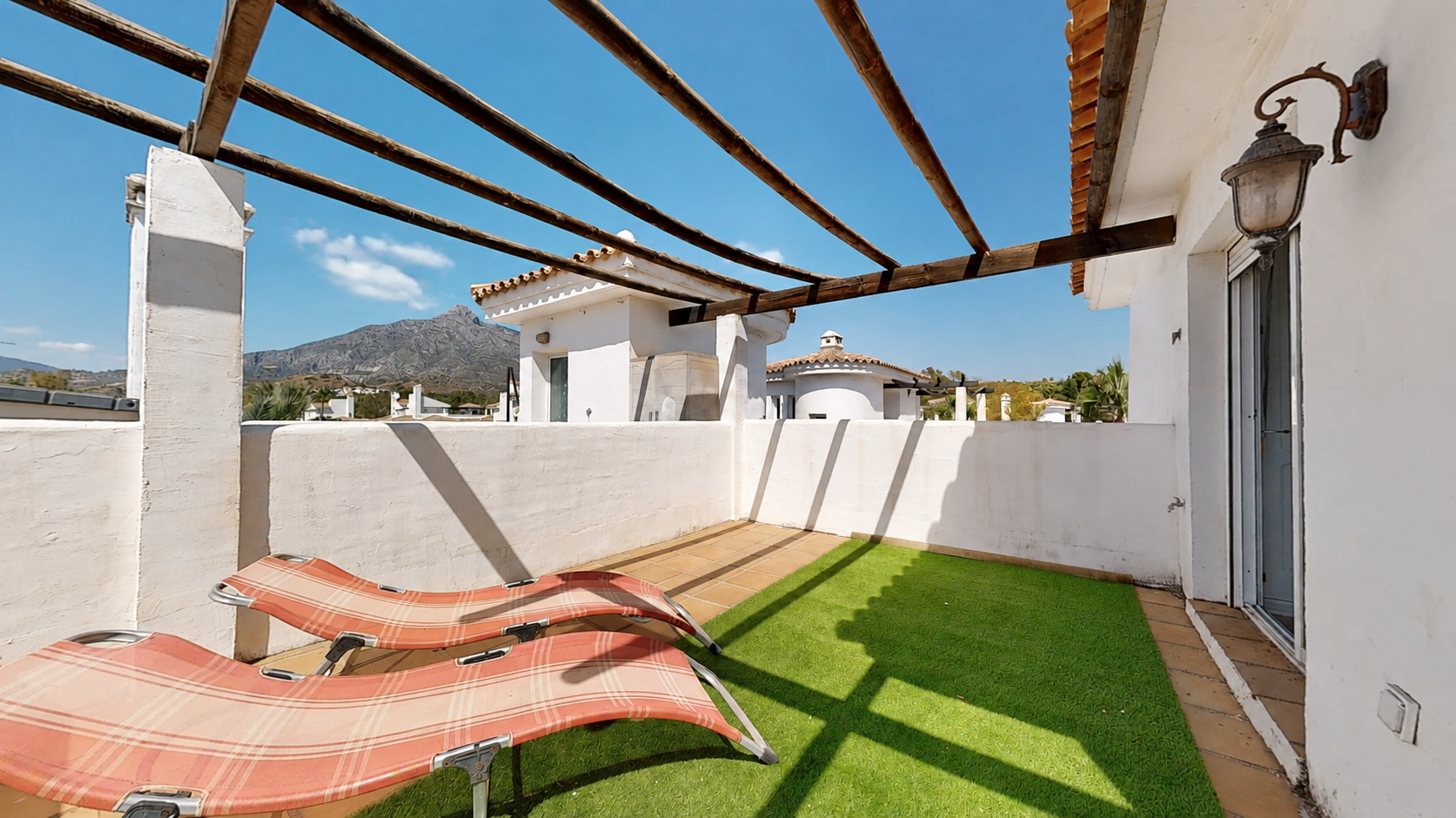 Duplex Penthouse mit Touristenlizenz in Los Naranjos de Marbella, Nueva Andalucía — Foto 22