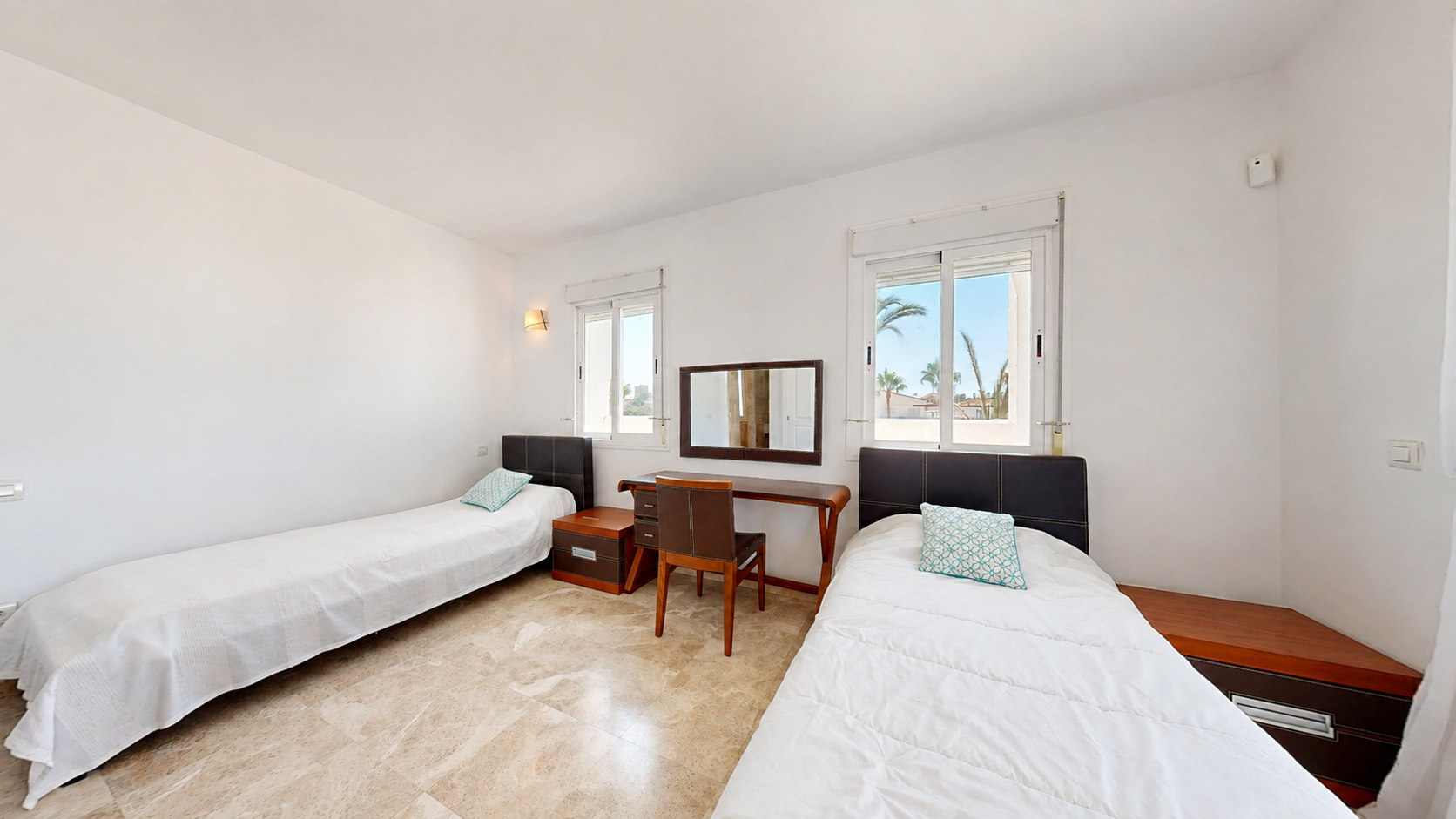 Duplex Penthouse mit Touristenlizenz in Los Naranjos de Marbella, Nueva Andalucía — Foto 29