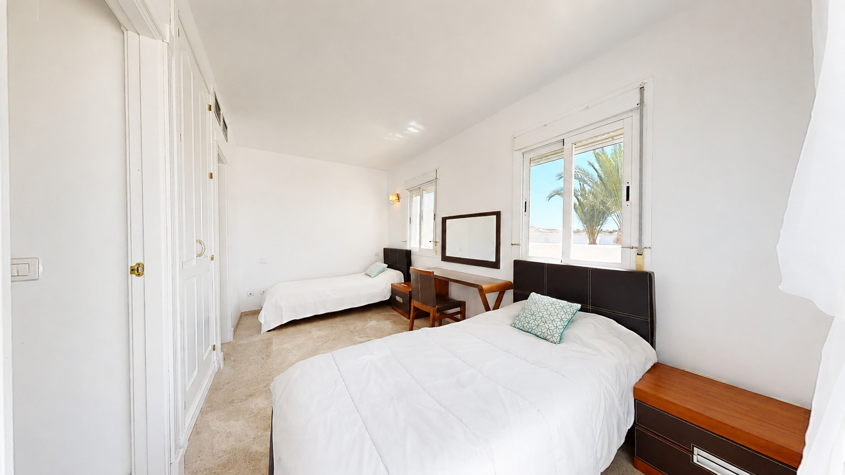 Duplex Penthouse mit Touristenlizenz in Los Naranjos de Marbella, Nueva Andalucía — Foto 28