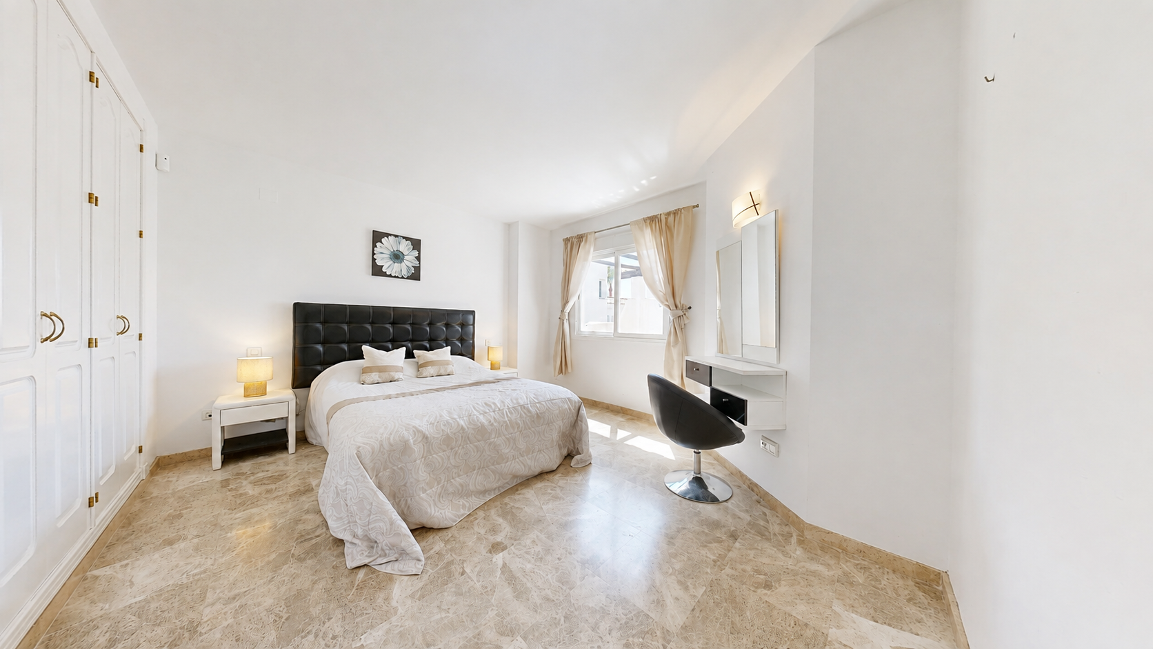 Duplex Penthouse mit Touristenlizenz in Los Naranjos de Marbella, Nueva Andalucía — Foto 23
