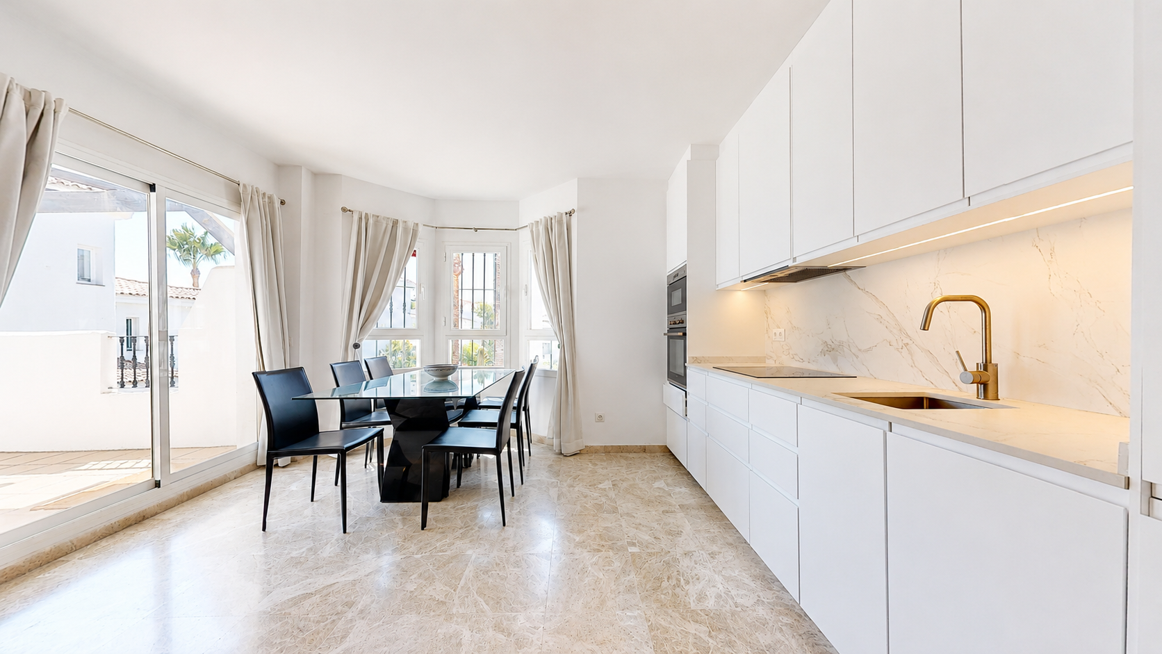 Duplex Penthouse mit Touristenlizenz in Los Naranjos de Marbella, Nueva Andalucía — Foto 13
