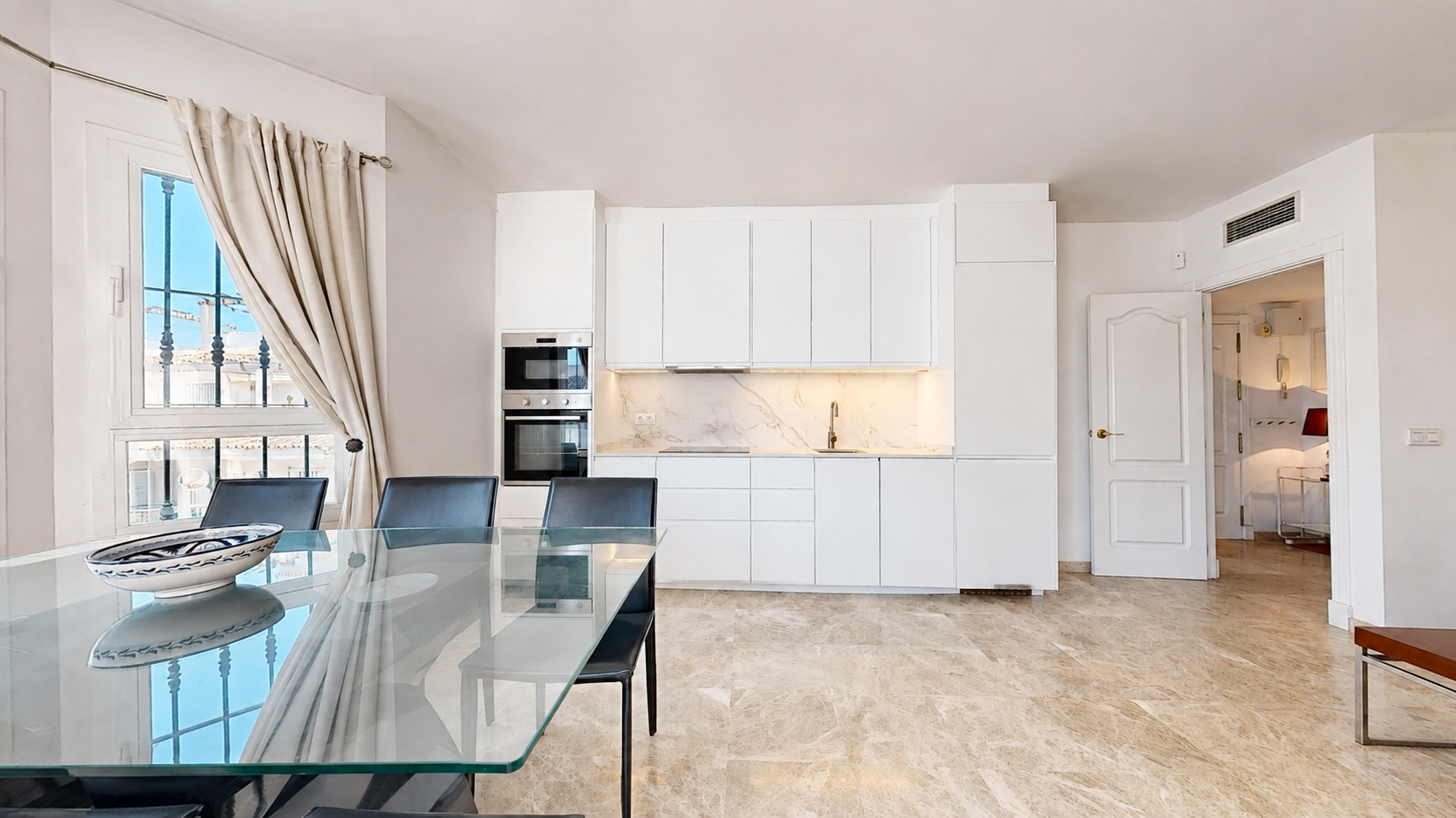 Duplex Penthouse mit Touristenlizenz in Los Naranjos de Marbella, Nueva Andalucía — Foto 6
