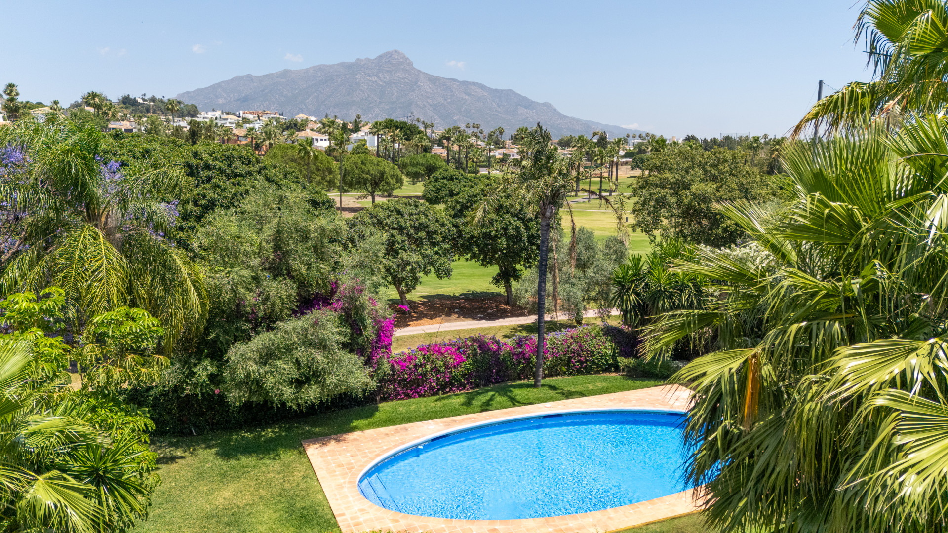 Sophisticated Front Line Golf Residence in the Heart of Nueva Andalucía — photo 31