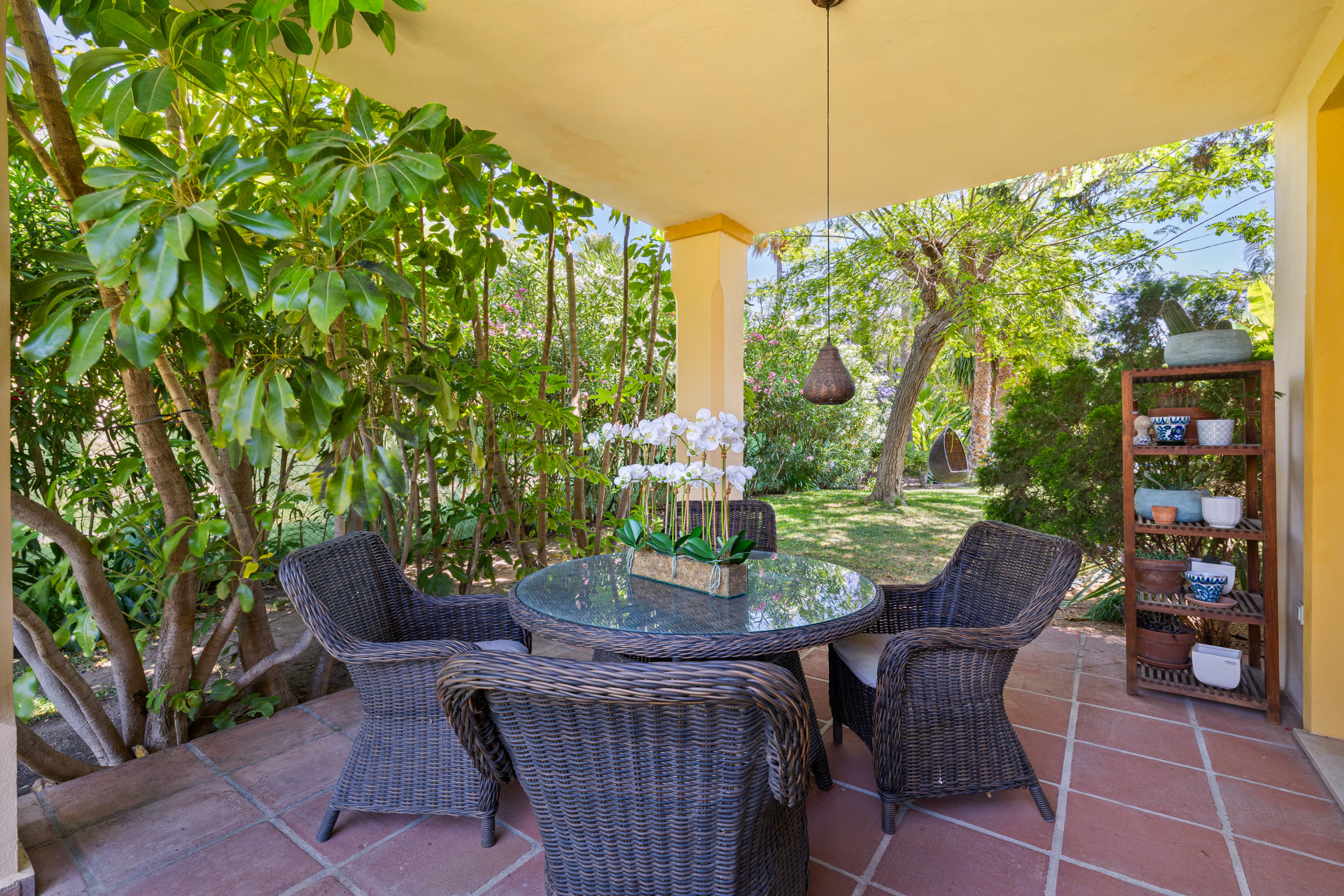 Sophisticated Front Line Golf Residence in the Heart of Nueva Andalucía — photo 25