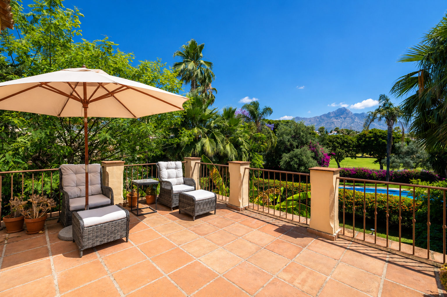 Sophisticated Front Line Golf Residence in the Heart of Nueva Andalucía — photo 28
