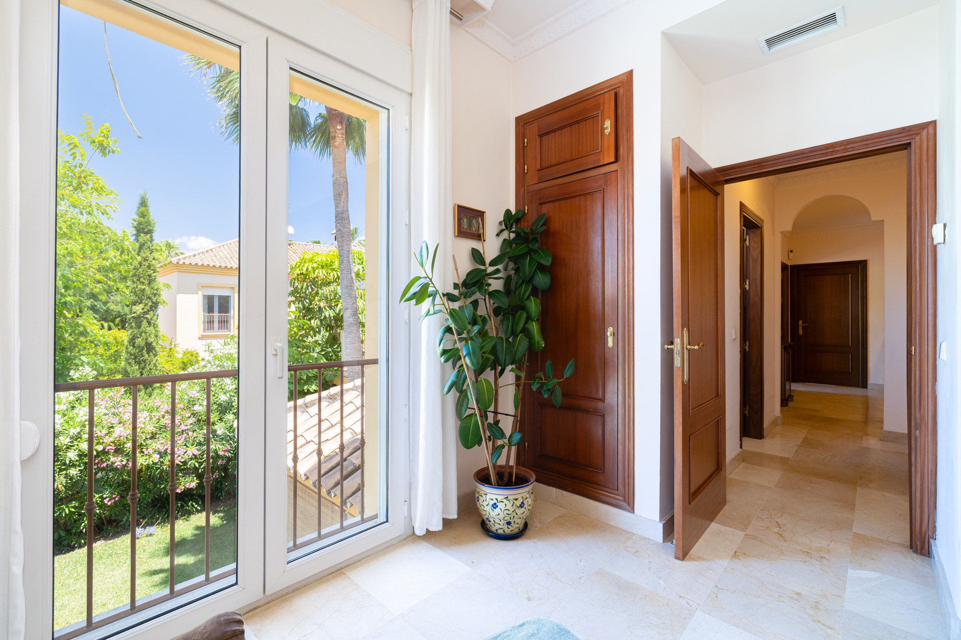 Sophisticated Front Line Golf Residence in the Heart of Nueva Andalucía — photo 15