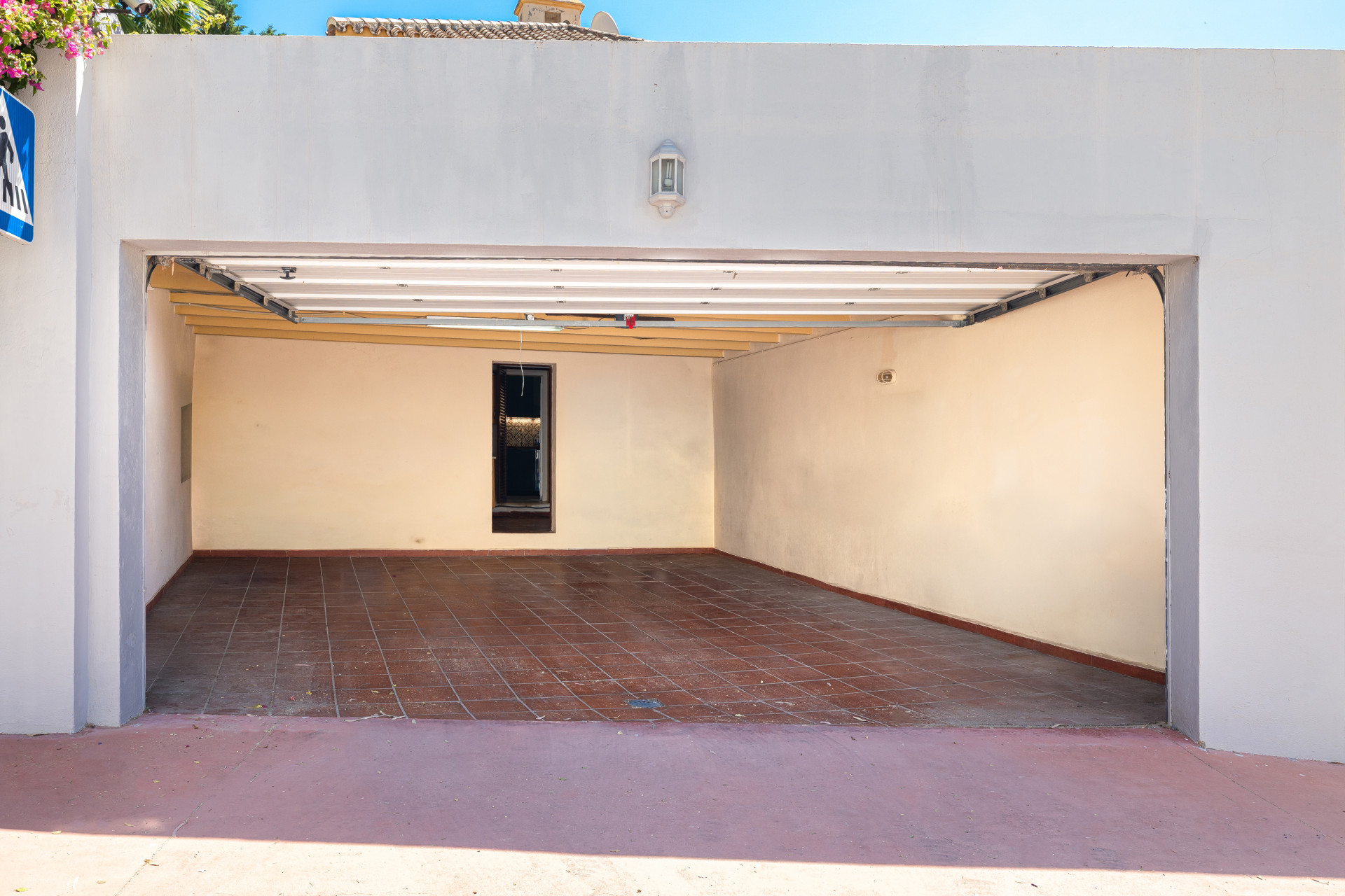 Sophisticated Front Line Golf Residence in the Heart of Nueva Andalucía — photo 27