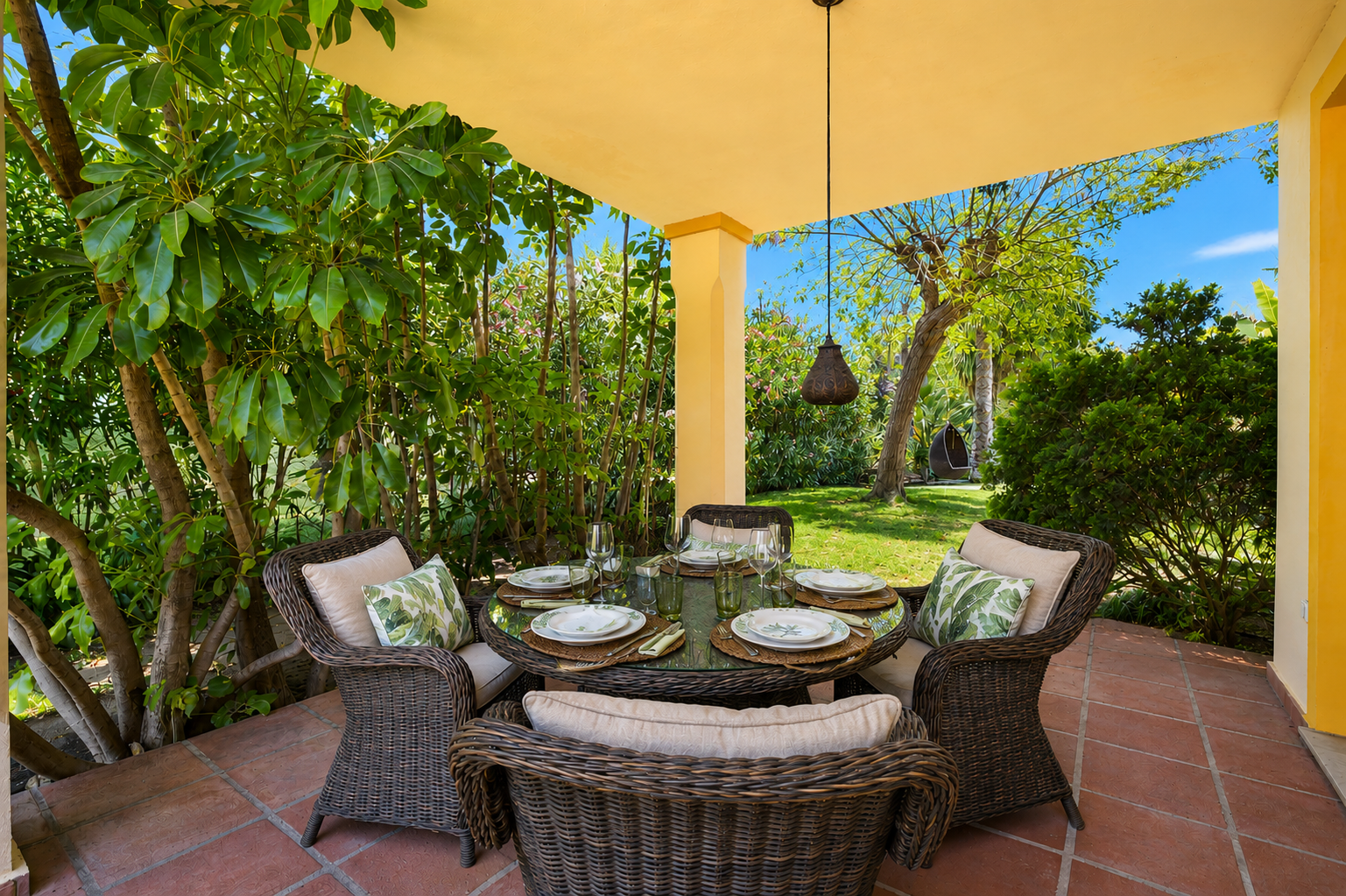 Sophisticated Front Line Golf Residence in the Heart of Nueva Andalucía — photo 3