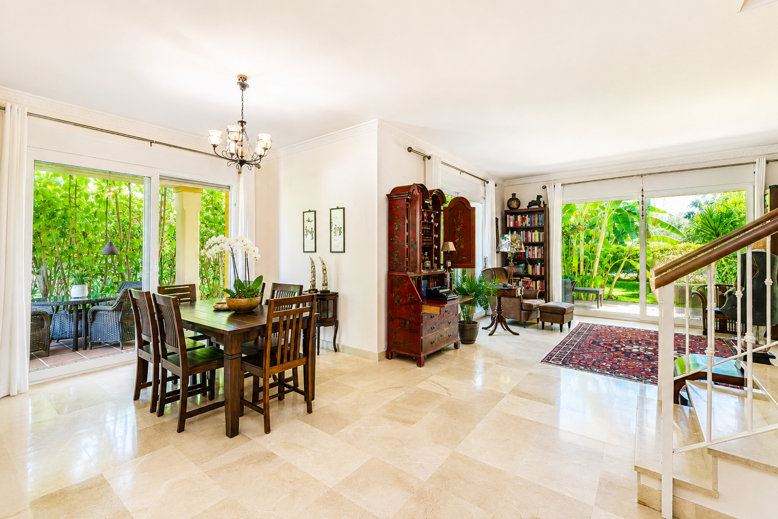 Sophisticated Front Line Golf Residence in the Heart of Nueva Andalucía — photo 6