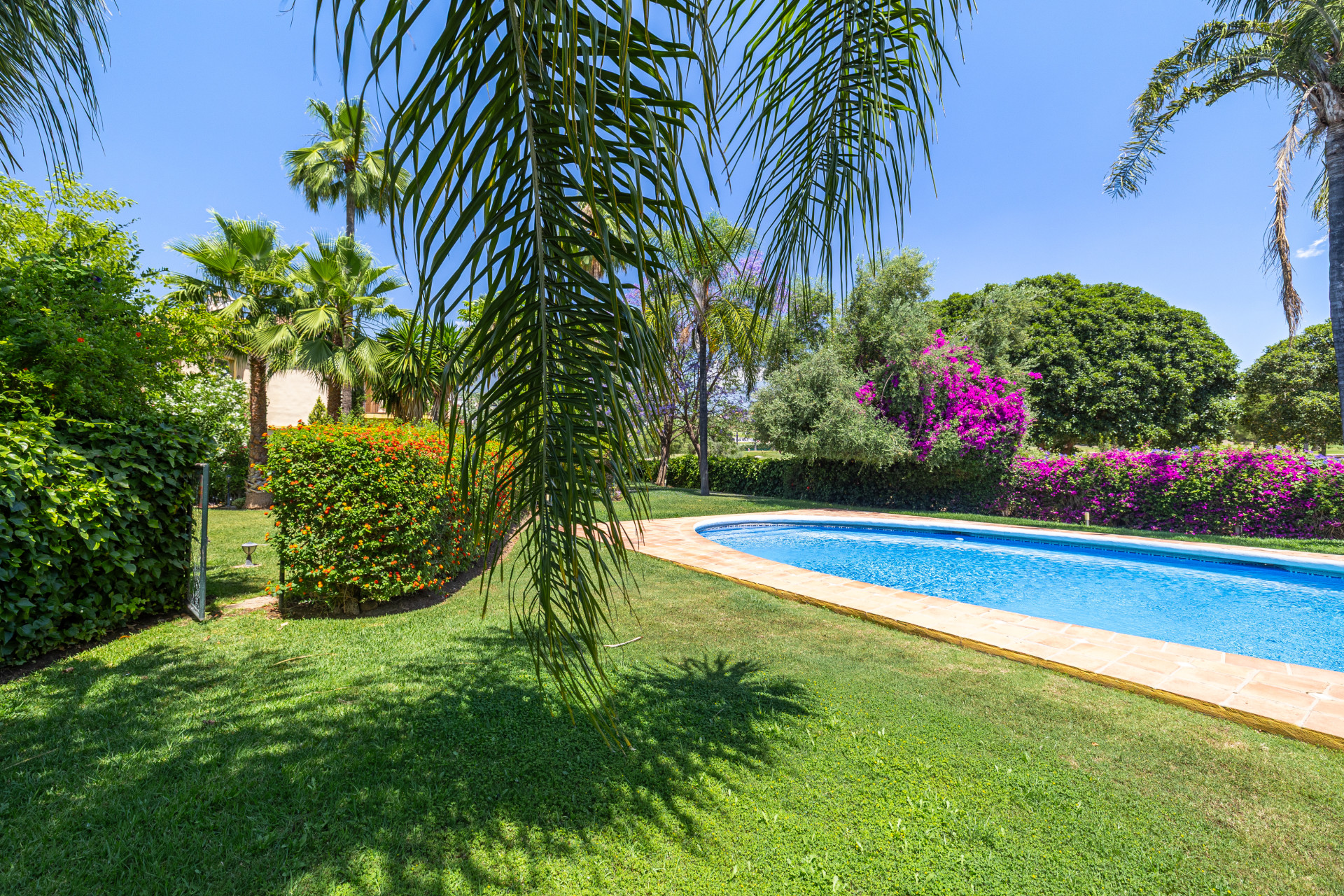 Sophisticated Front Line Golf Residence in the Heart of Nueva Andalucía — photo 30