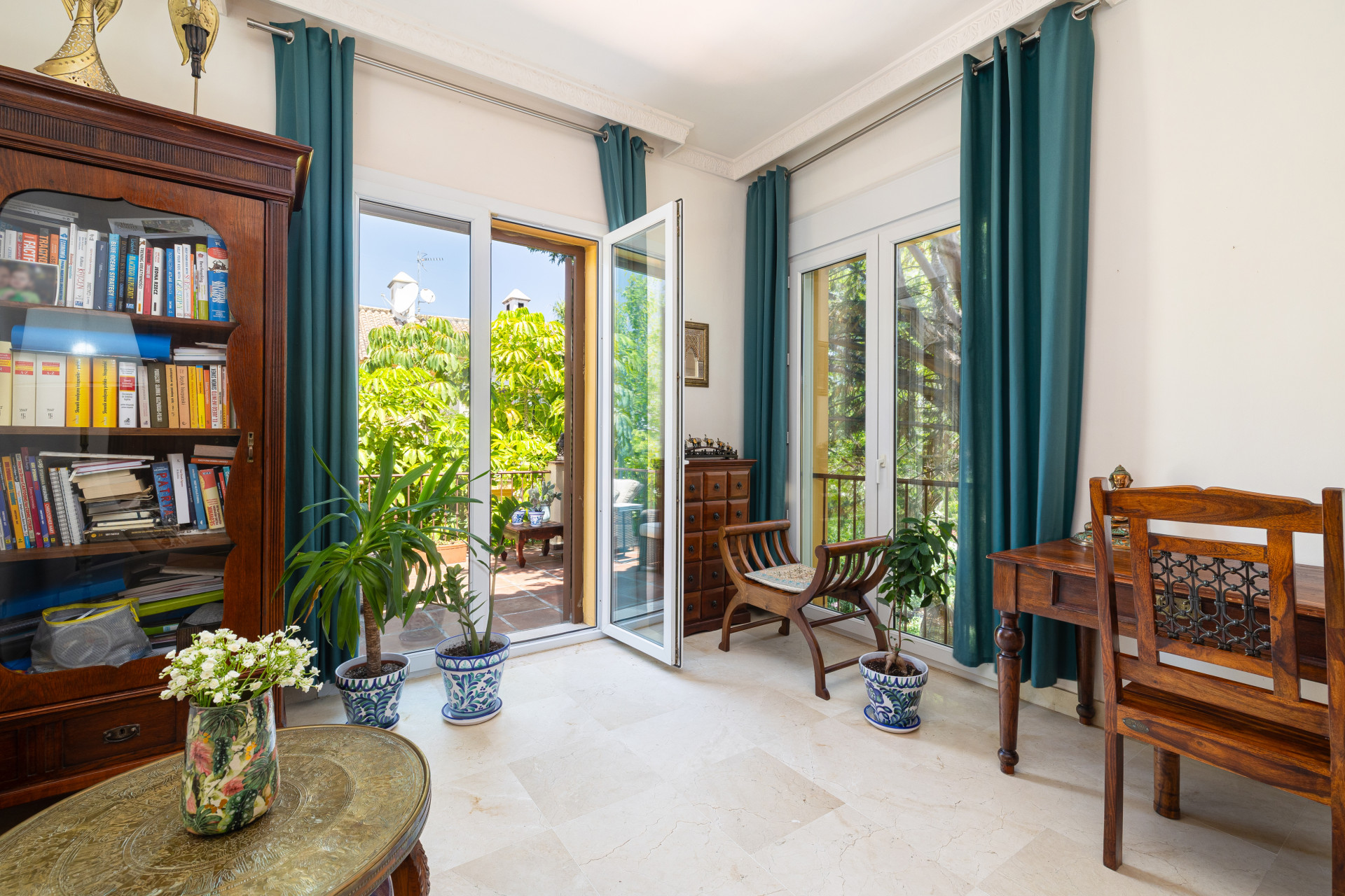 Sophisticated Front Line Golf Residence in the Heart of Nueva Andalucía — photo 17