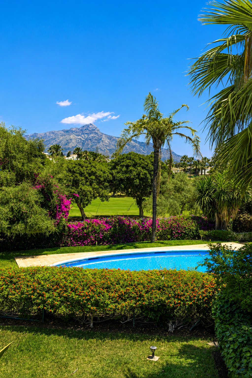 Sophisticated Front Line Golf Residence in the Heart of Nueva Andalucía — photo 1