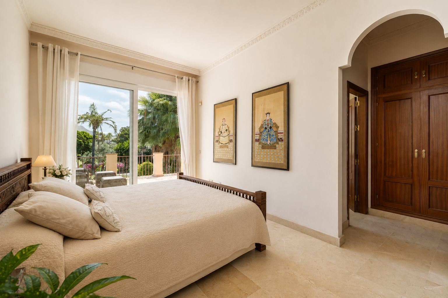 Sophisticated Front Line Golf Residence in the Heart of Nueva Andalucía — photo 11