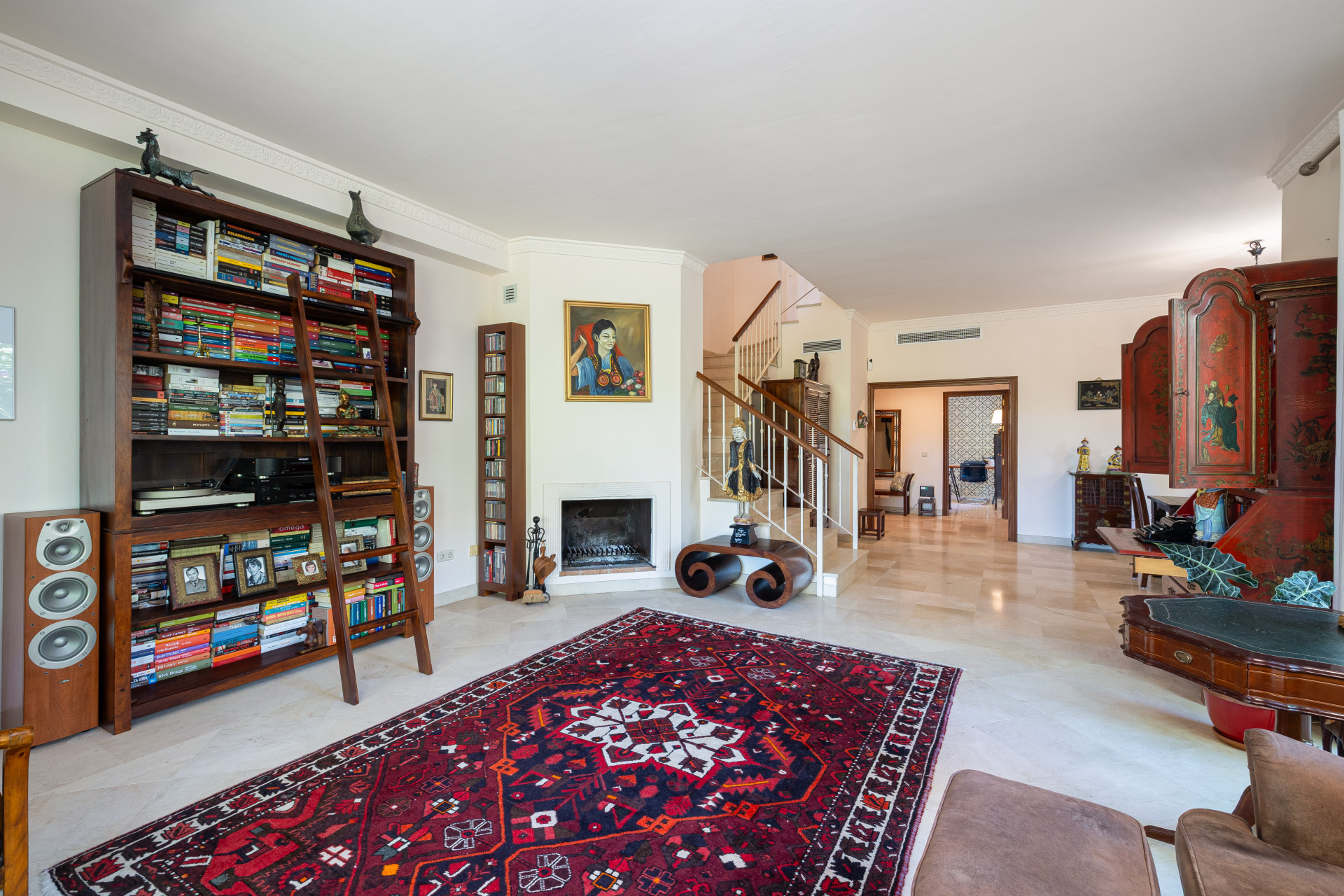 Sophisticated Front Line Golf Residence in the Heart of Nueva Andalucía — photo 5