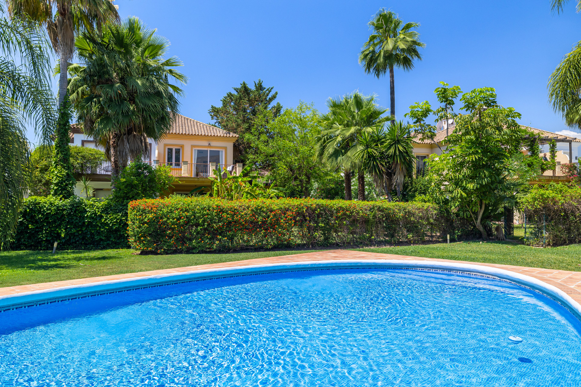 Sophisticated Front Line Golf Residence in the Heart of Nueva Andalucía — photo 29