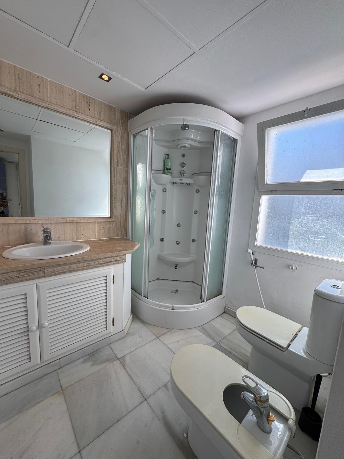 Prime Corner Townhouse Schritte von Marbella Club und Puente Romano — Foto 16