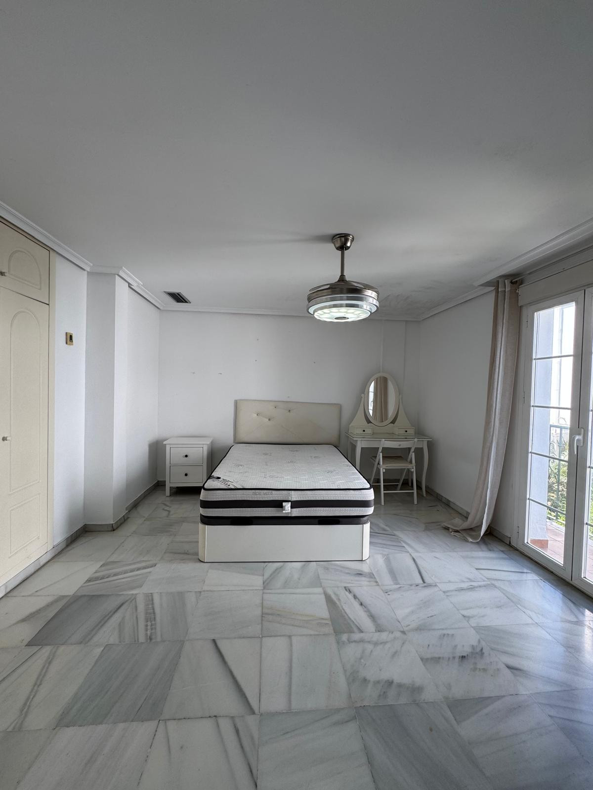 Prime Corner Townhouse Schritte von Marbella Club und Puente Romano — Foto 13