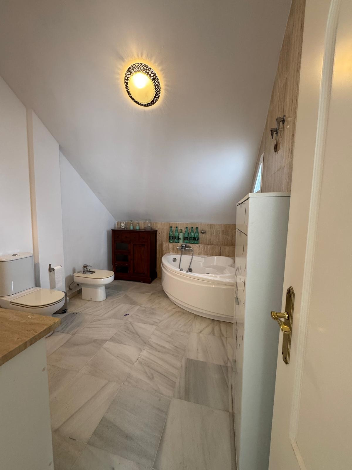 Prime Corner Townhouse Schritte von Marbella Club und Puente Romano — Foto 31