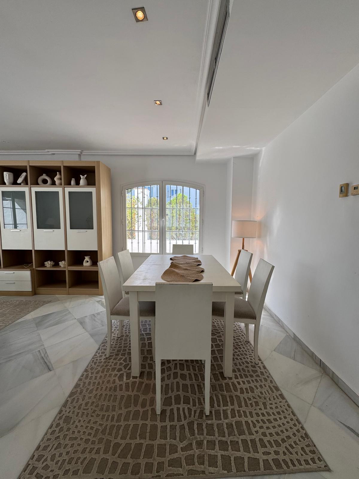 Prime Corner Townhouse Schritte von Marbella Club und Puente Romano — Foto 8
